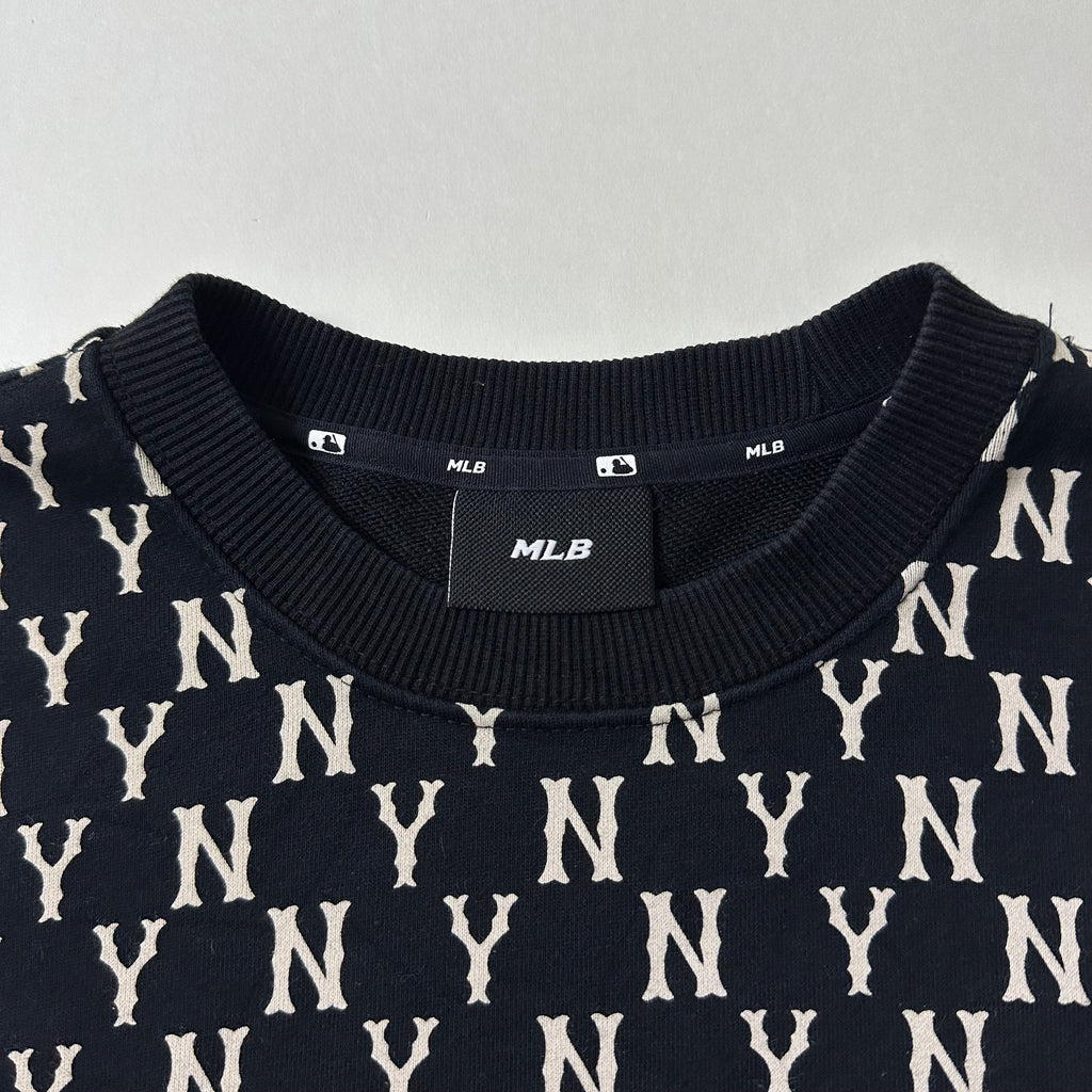 MLB NY Yankees Monogram Crewneck Sweatshirt in Black Small on tag (Best Fit Medium)