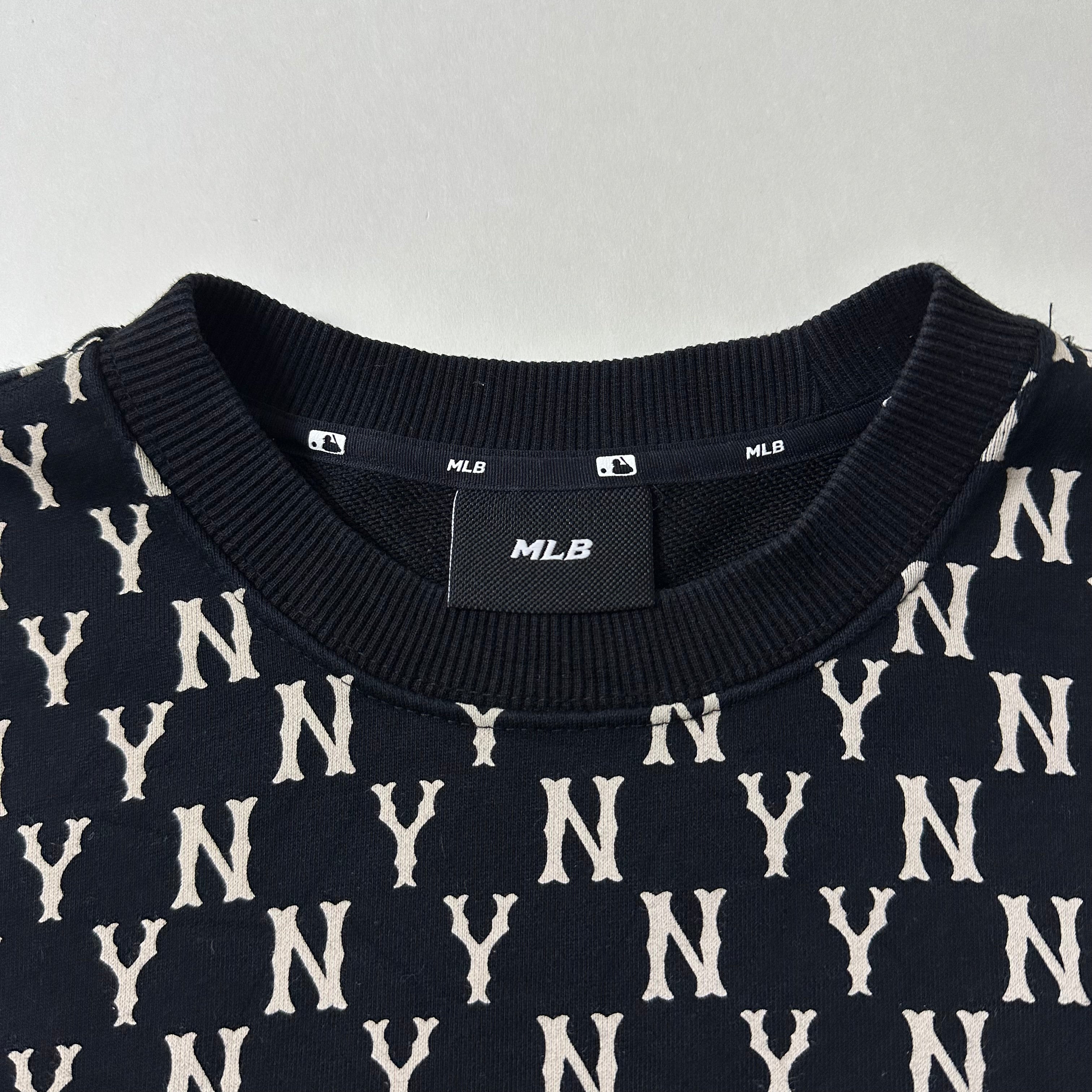 MLB NY Yankees Monogram Crewneck Sweatshirt in Black Small on tag (Best Fit Medium)