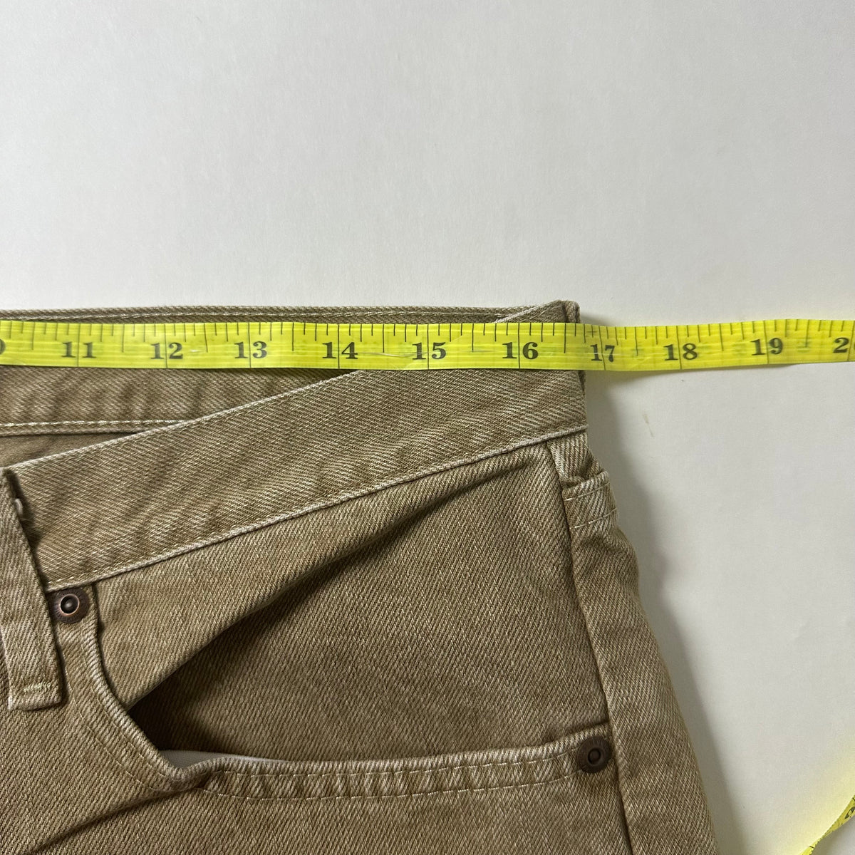 Wrangler Authentics Relaxed Fit Jeans in Khaki (Size 33)