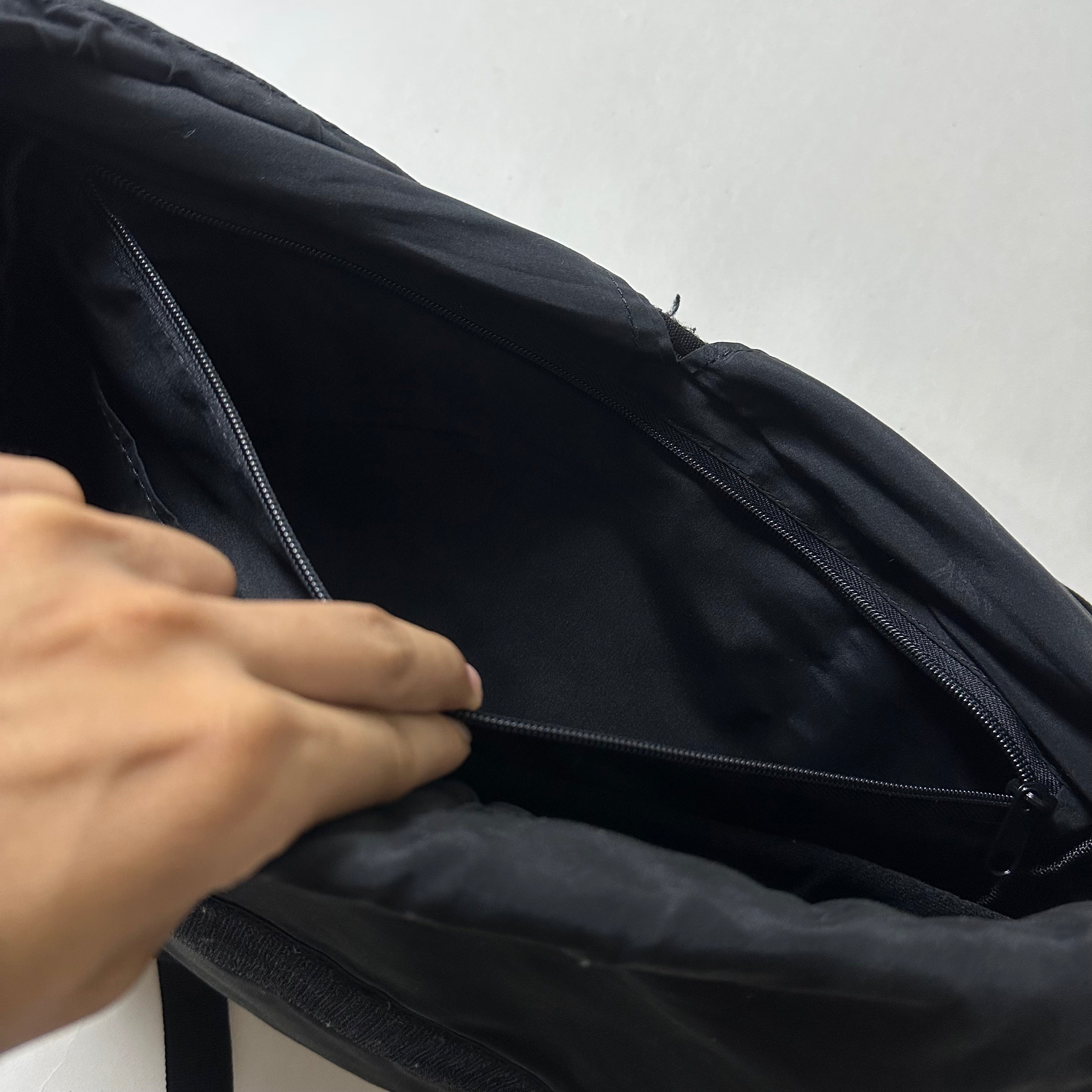 Dickies Messenger Bag in Black