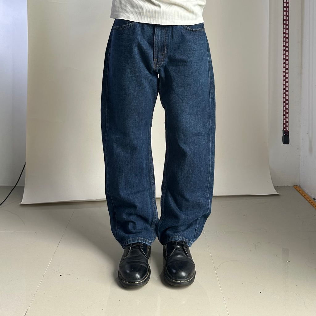 Levi’s 505 Regular Straight Fit Jeans in Dark Stonewash Blue Denim (Size 34)