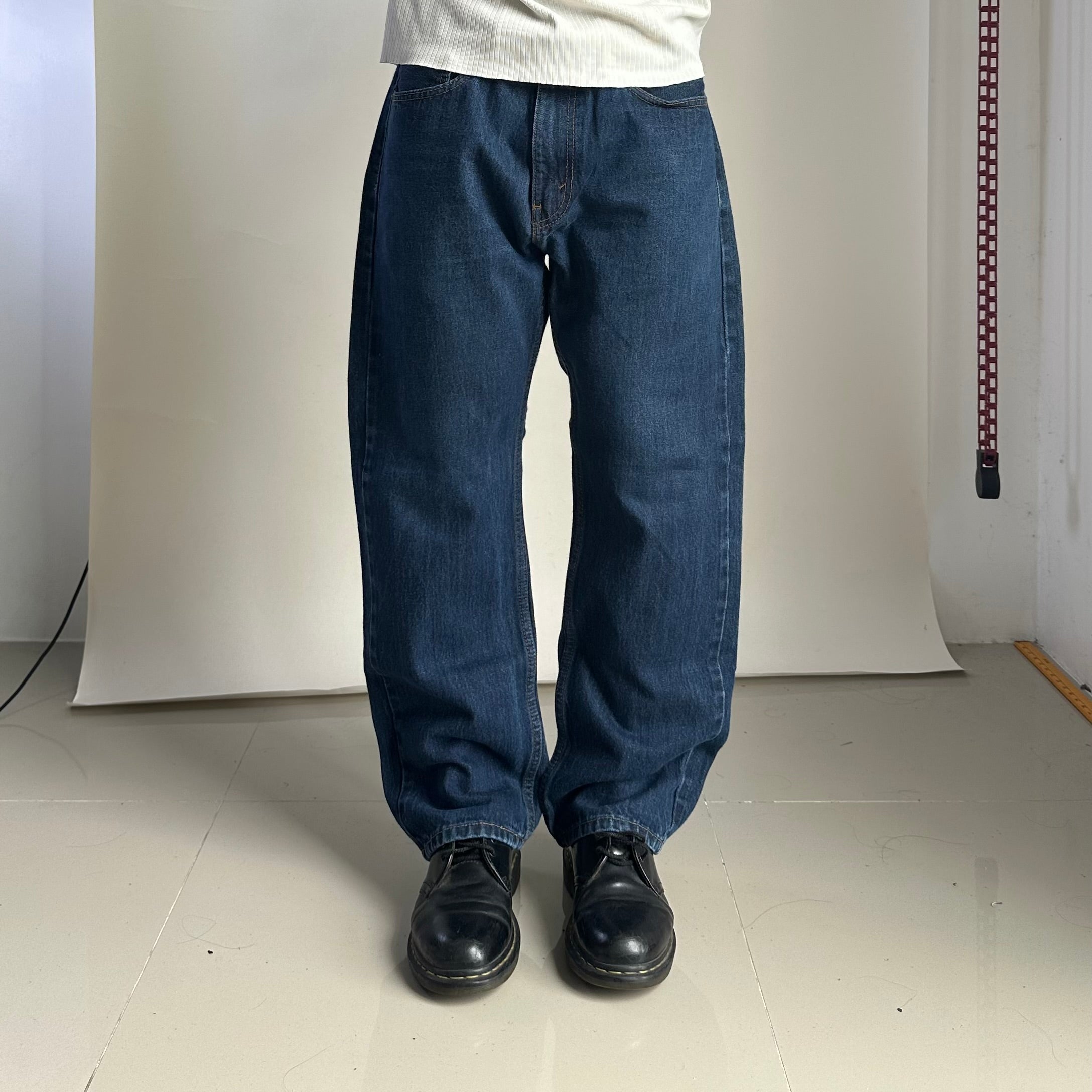 Levi’s 505 Regular Straight Fit Jeans in Dark Stonewash Blue Denim (Size 34)