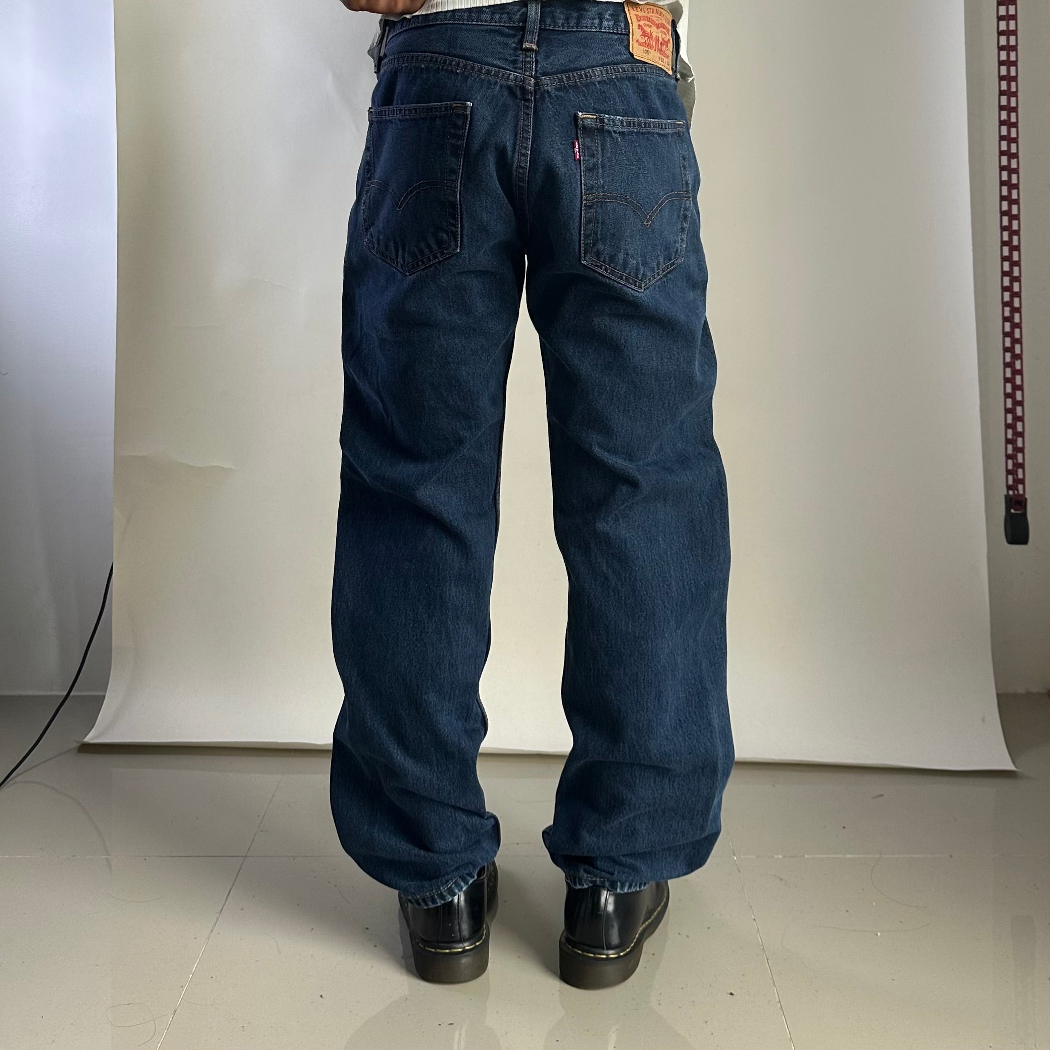 Levi’s 505 Regular Straight Fit in Dark Stonewash Blue Denim (Size 32)