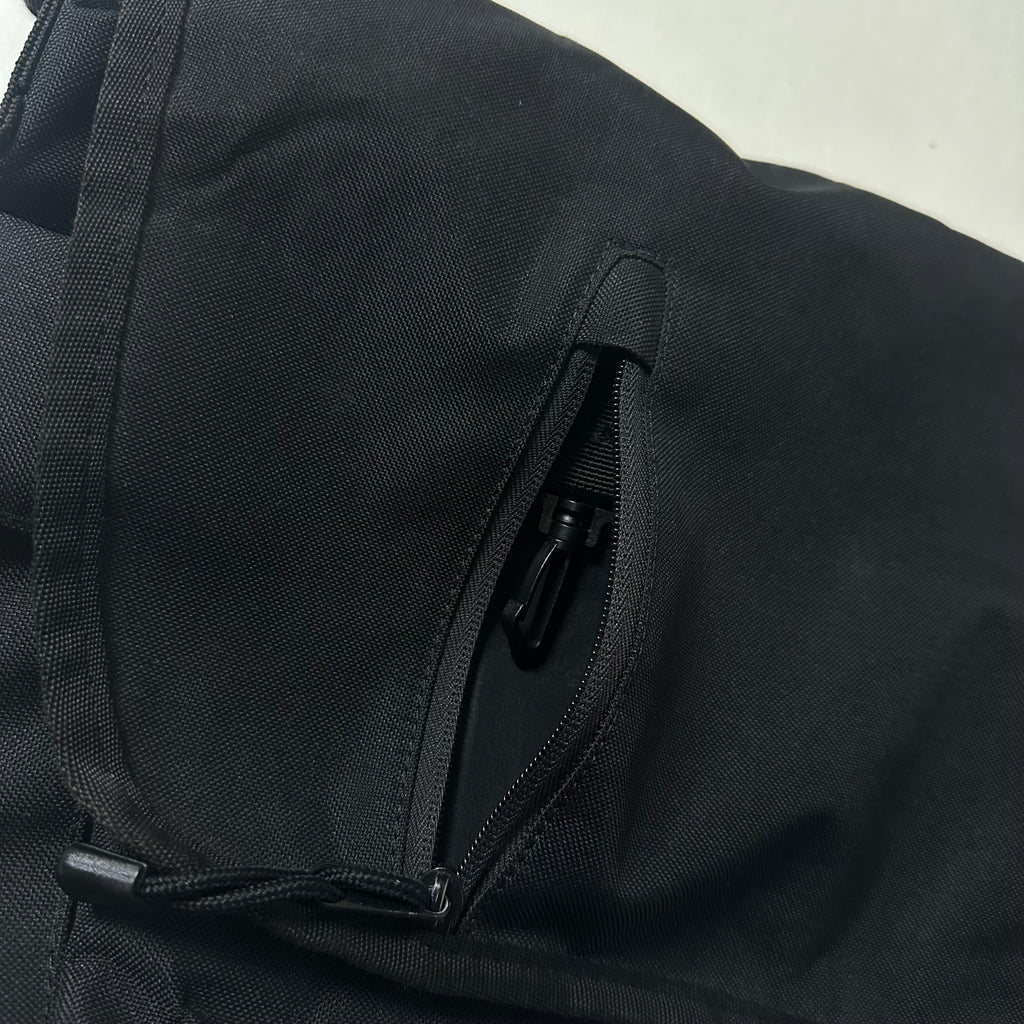 Dickies Messenger Bag in Black