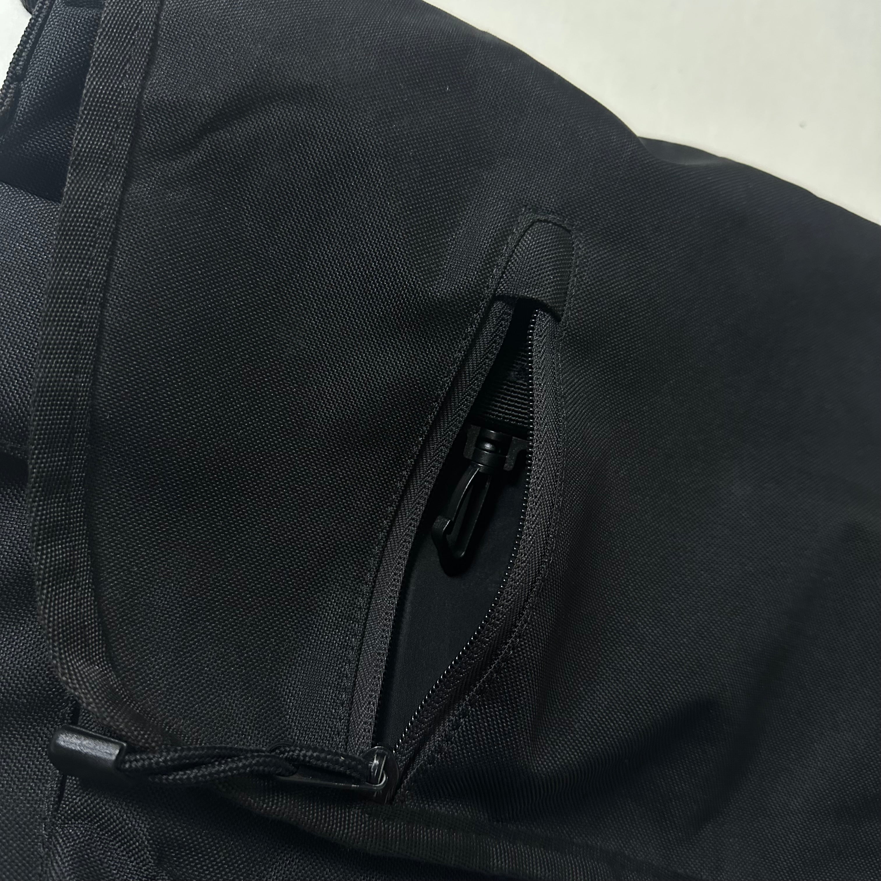Dickies Messenger Bag in Black