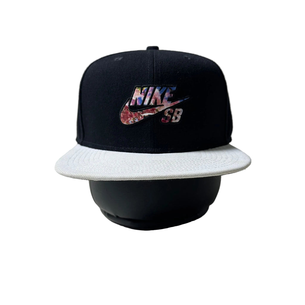 Nike SB Snapback Cap in Black & White with Floral Logo (One Size)
