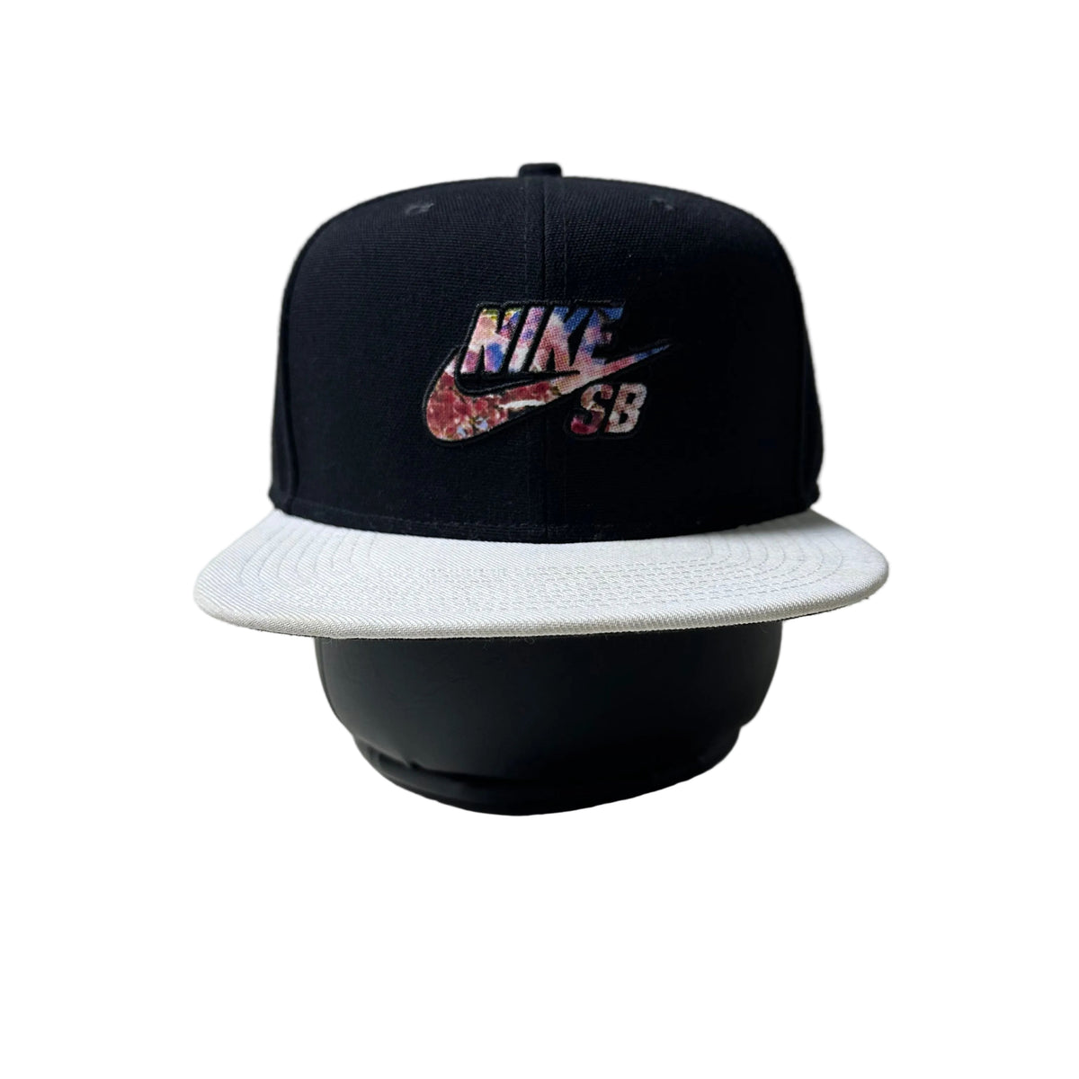Nike SB Snapback Cap in Black & White with Floral Logo (One Size)