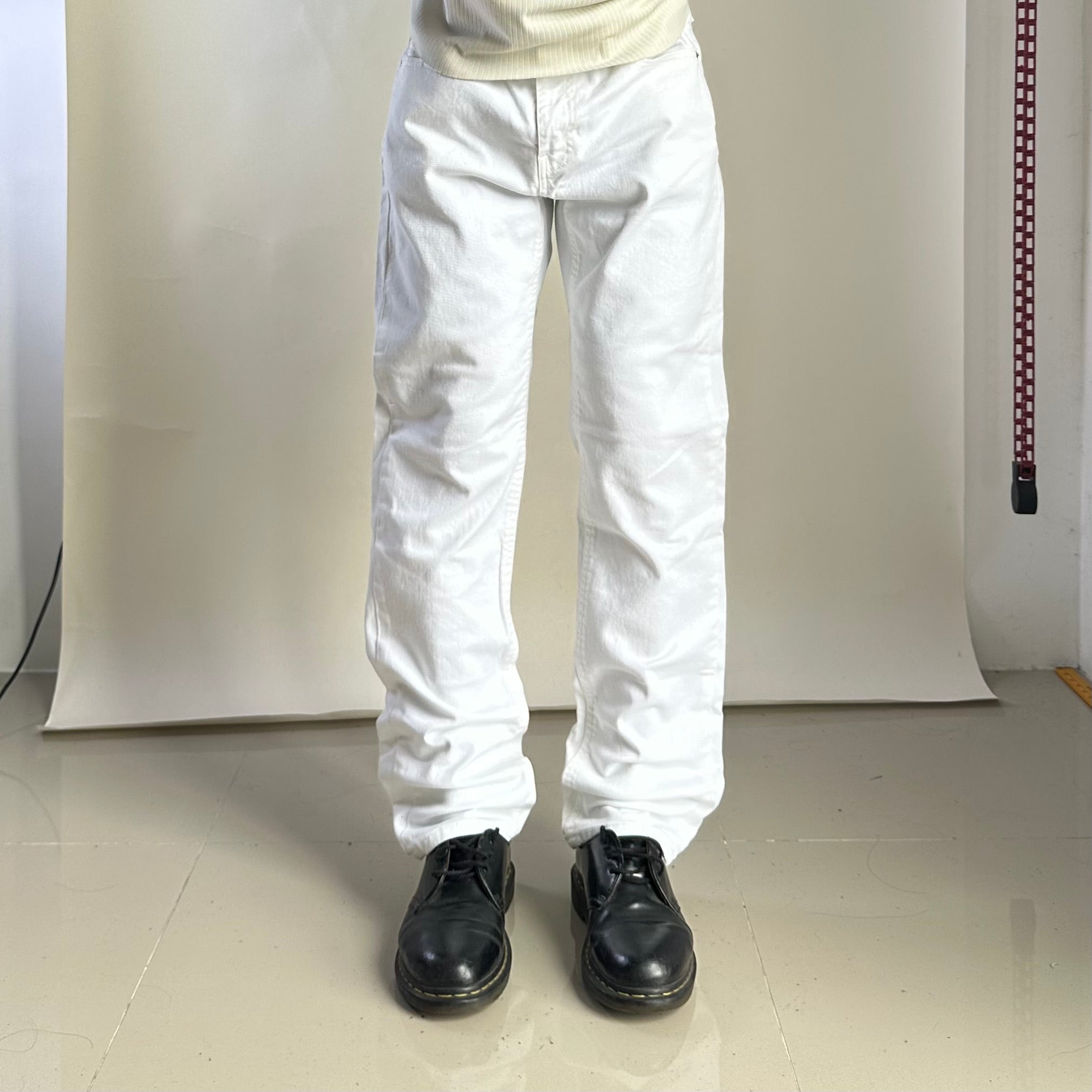 Levi’s 541 Athletic Taper Fit Jeans in White (Size 31-32)