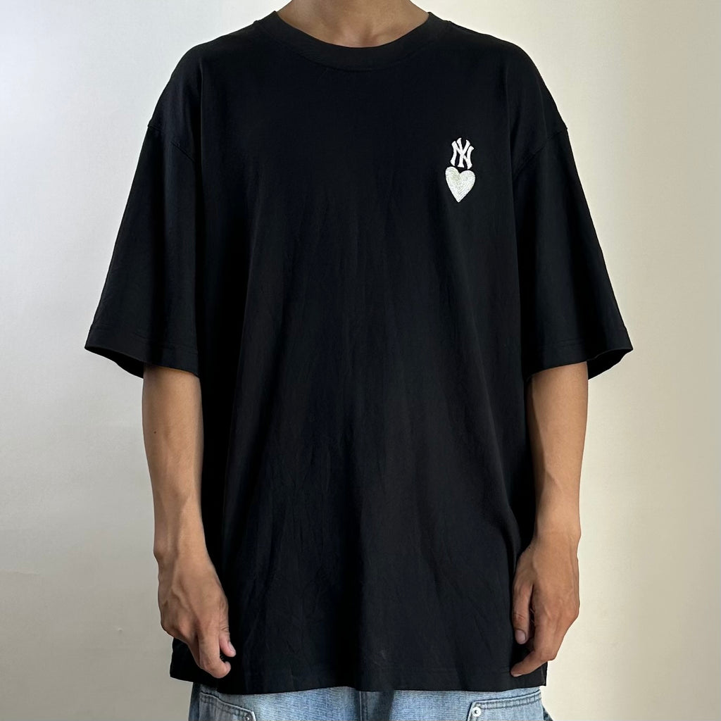 MLB New York Yankees Premium Heart Small Logo T-Shirt Black Size (XL-2XL)