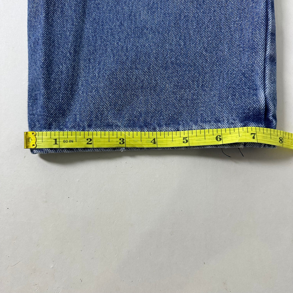 Levi’s 550 Relaxed Fit Jeans in Medium Stonewash (Size 30)