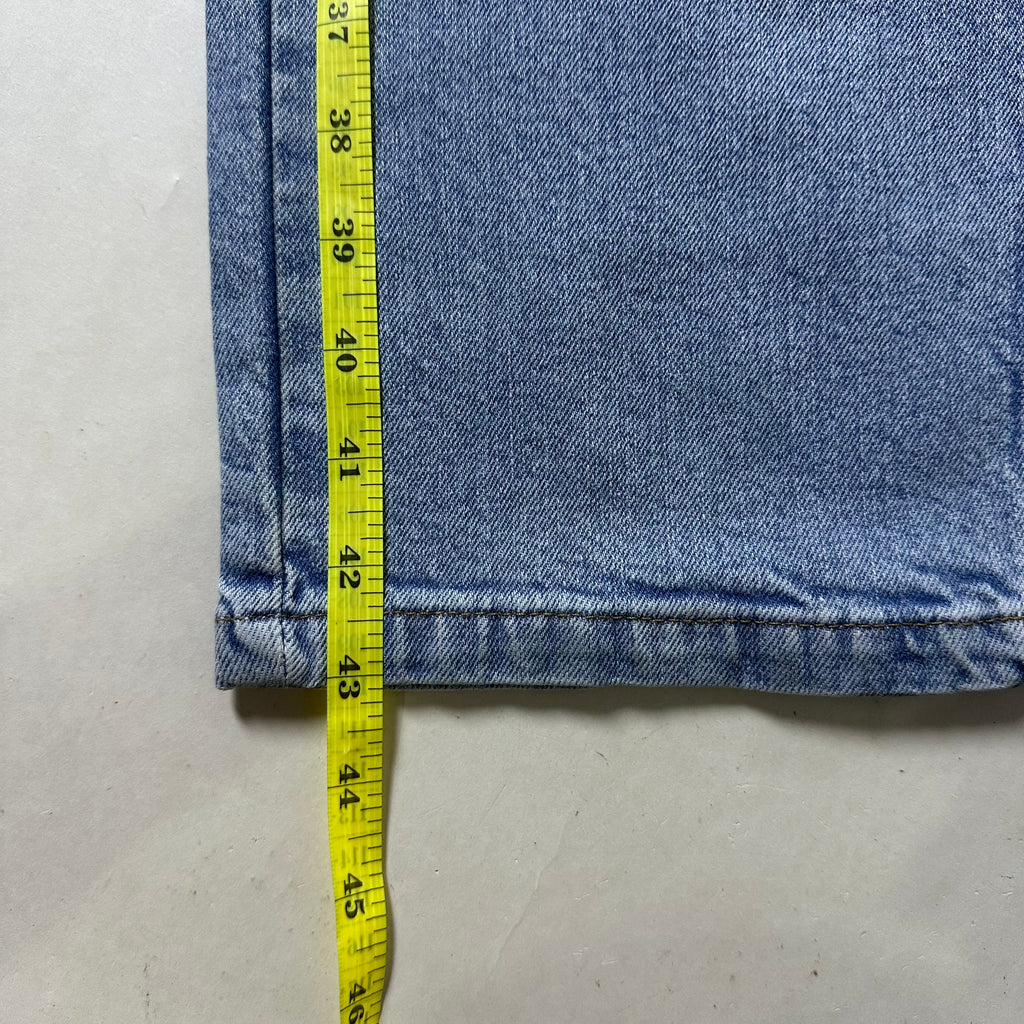 Wrangler Regular Fit Jeans with Flex in Light Wash (Size 34)