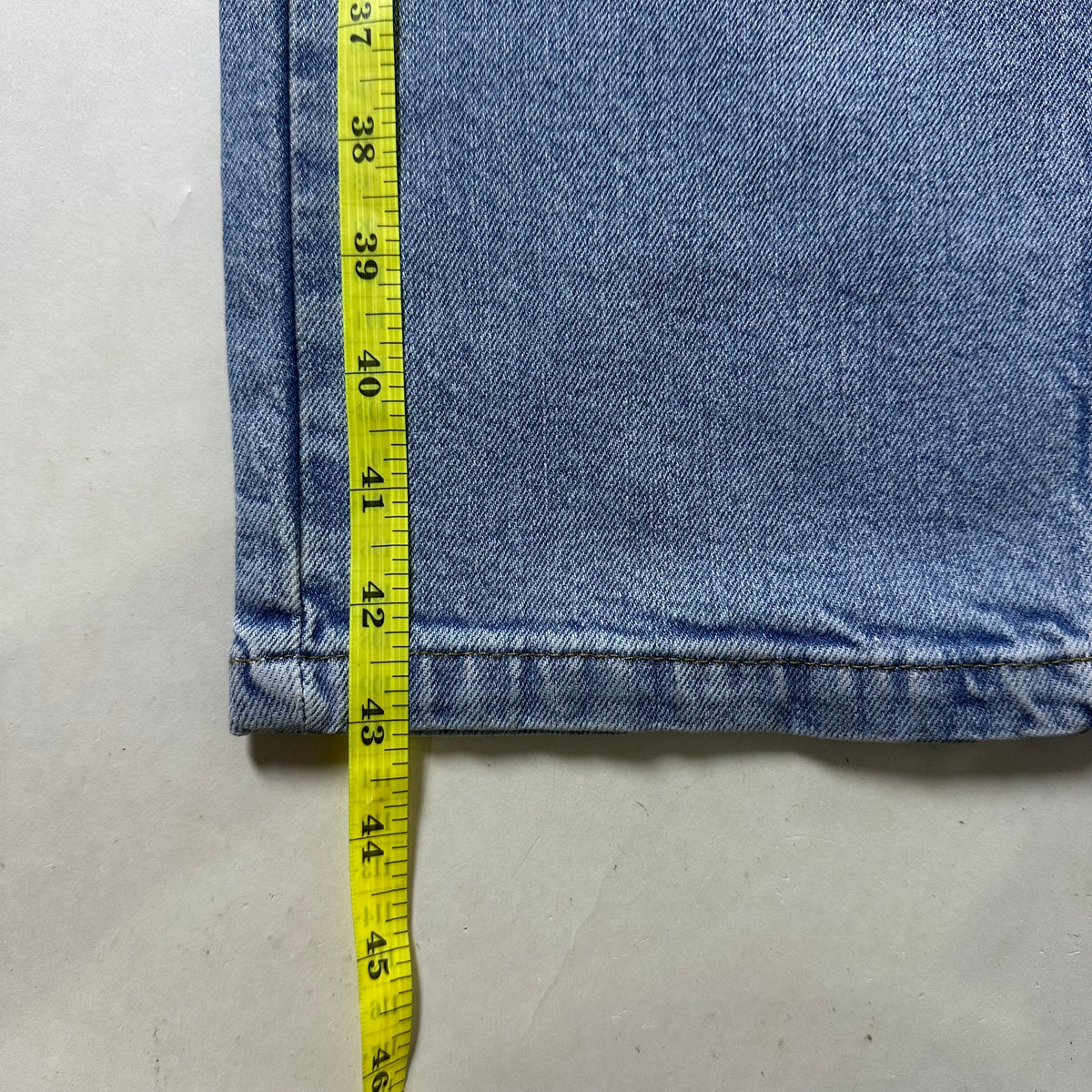 Wrangler Regular Fit Jeans with Flex in Light Wash (Size 34)