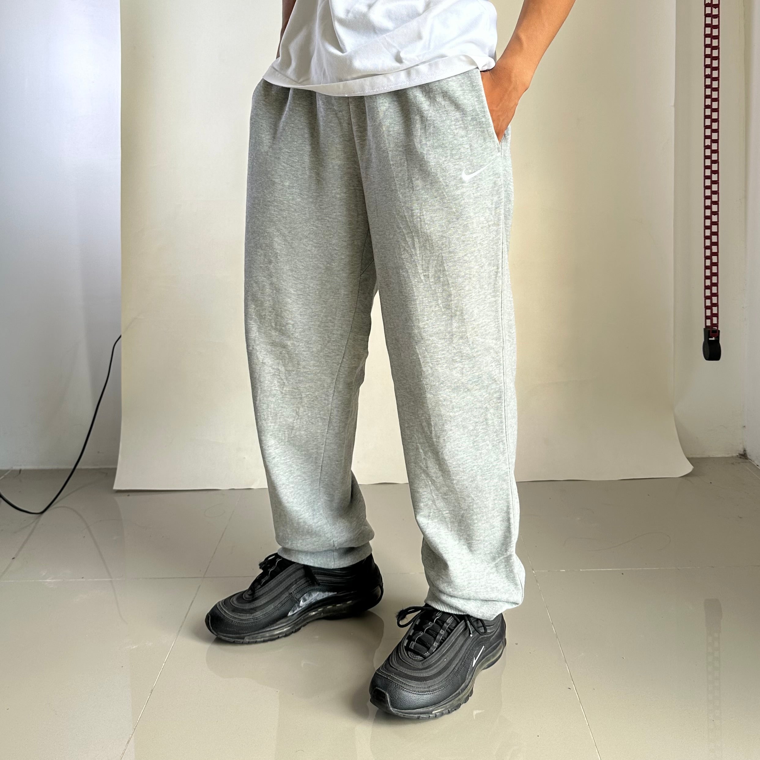 Nike Club Fleece Embroidered Swoosh Sweatpants in Gray Heather (Size 32-36)