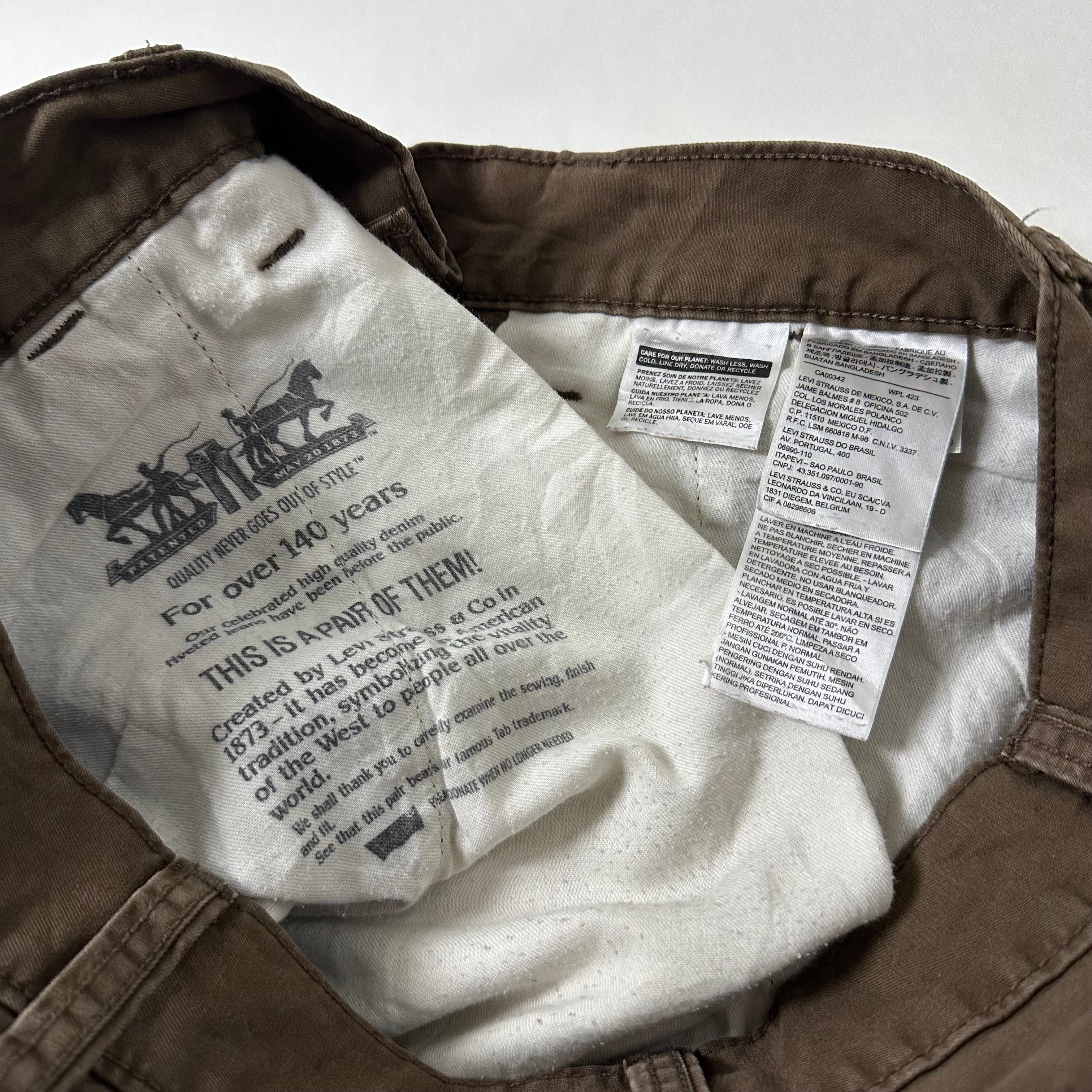 Levi’s Baggy Cargo Shorts in Choco Brown (Size 36) — SOLD