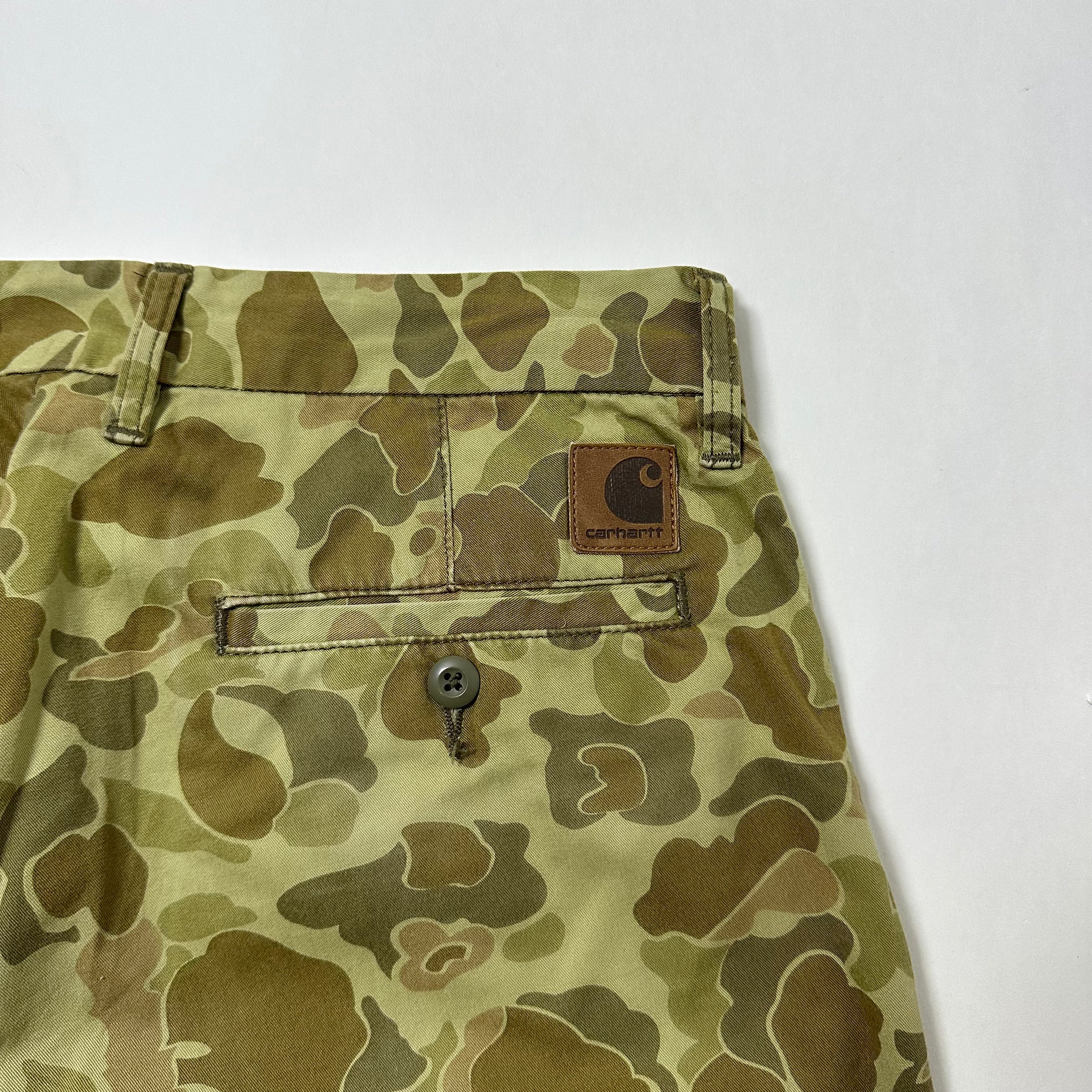 Carhartt WIP Johnson Bermuda Camo Shorts Size 30