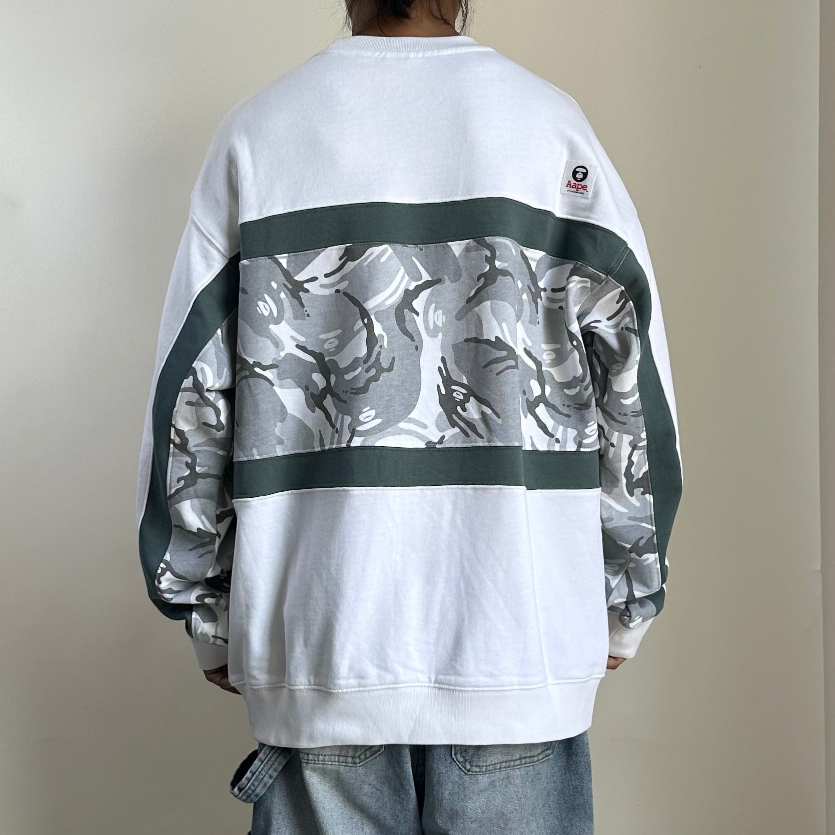 AAPE Crewneck Sweatshirt in White (Size XL)