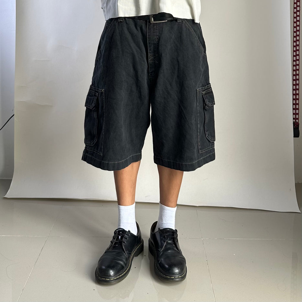 Bailey’s Point Cargo Shorts in Black (Size 34)