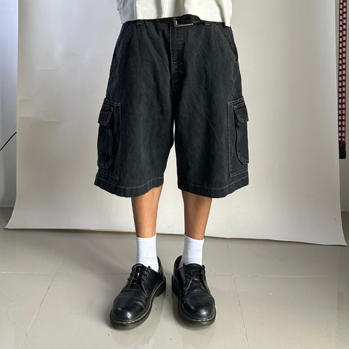 Bailey’s Point Cargo Shorts in Black (Size 34)