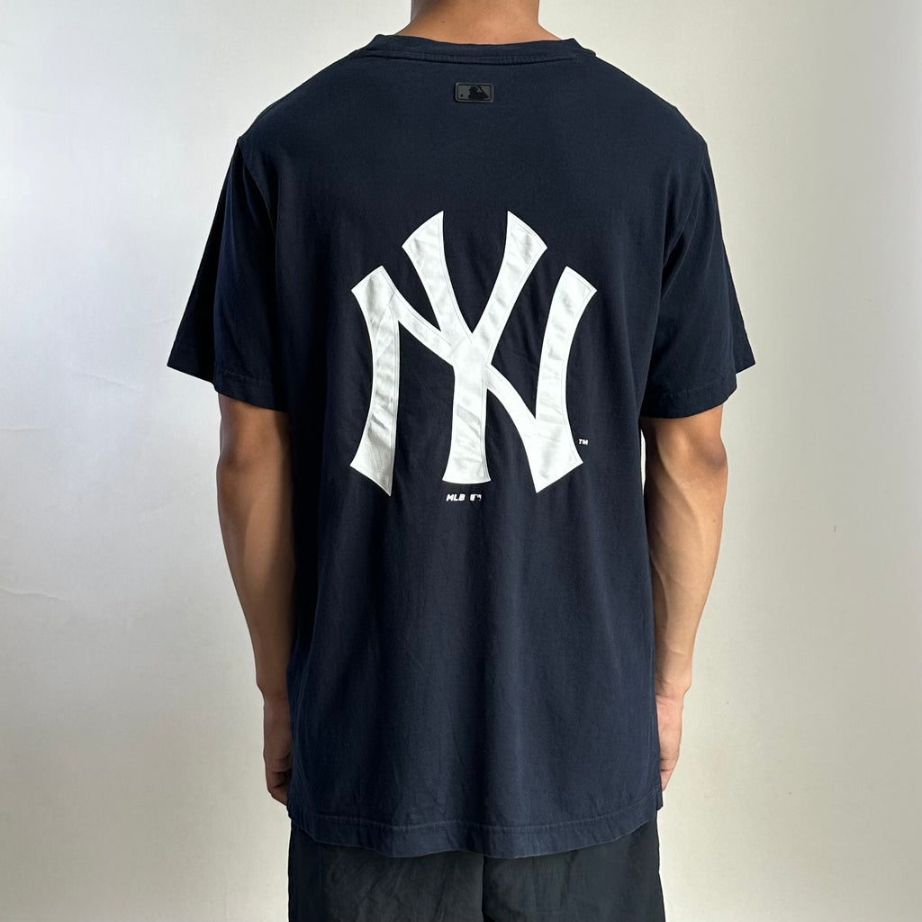 MLB New York Yankees T-Shirt in Navy Blue (Size Medium)