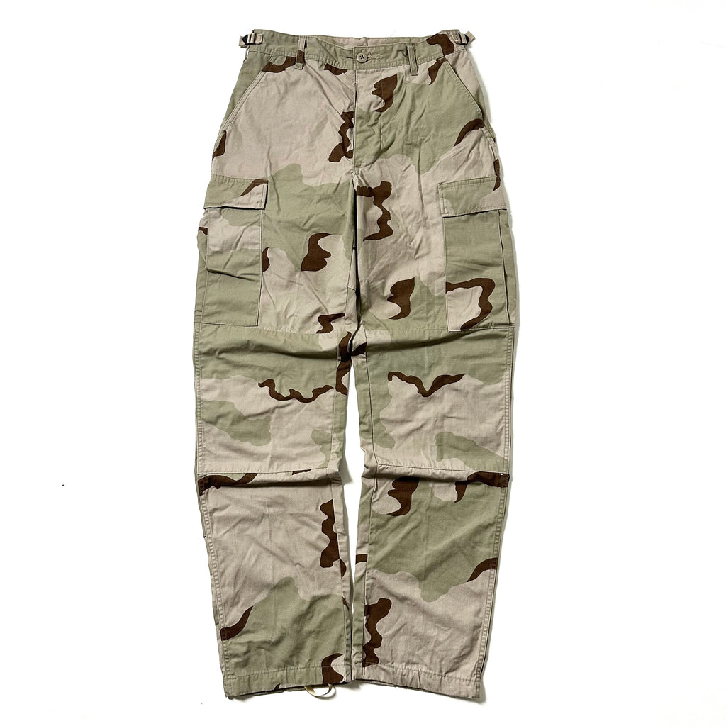 U.S. Cargo Combat Pants in Desert Camo pattern Size Small (27-31)
