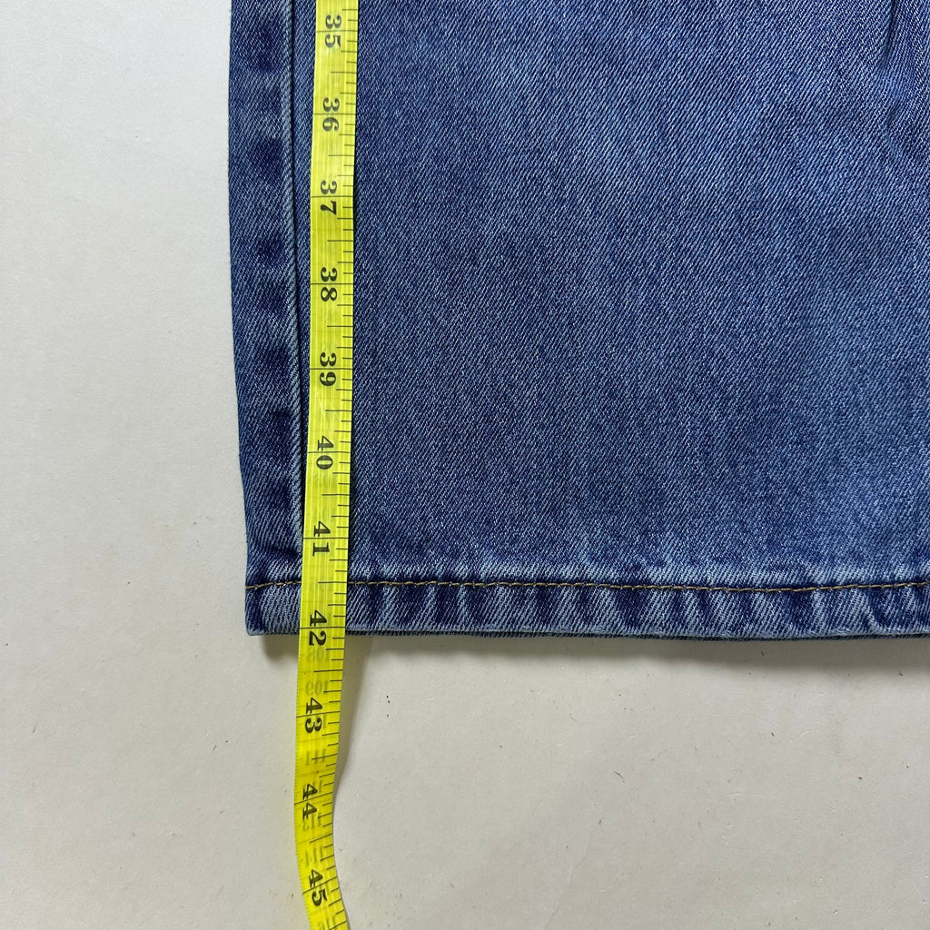 Levi’s 550 Relaxed Fit Jeans in Stonewash (Size 35-36)