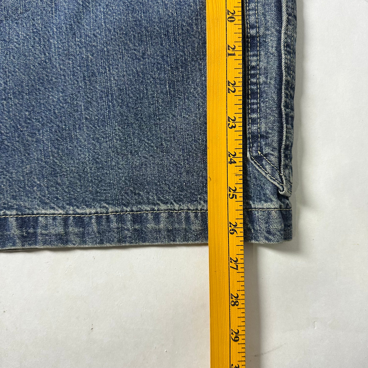 Y2k Levi’s Loose Fit Cargo Jorts (Size 40)