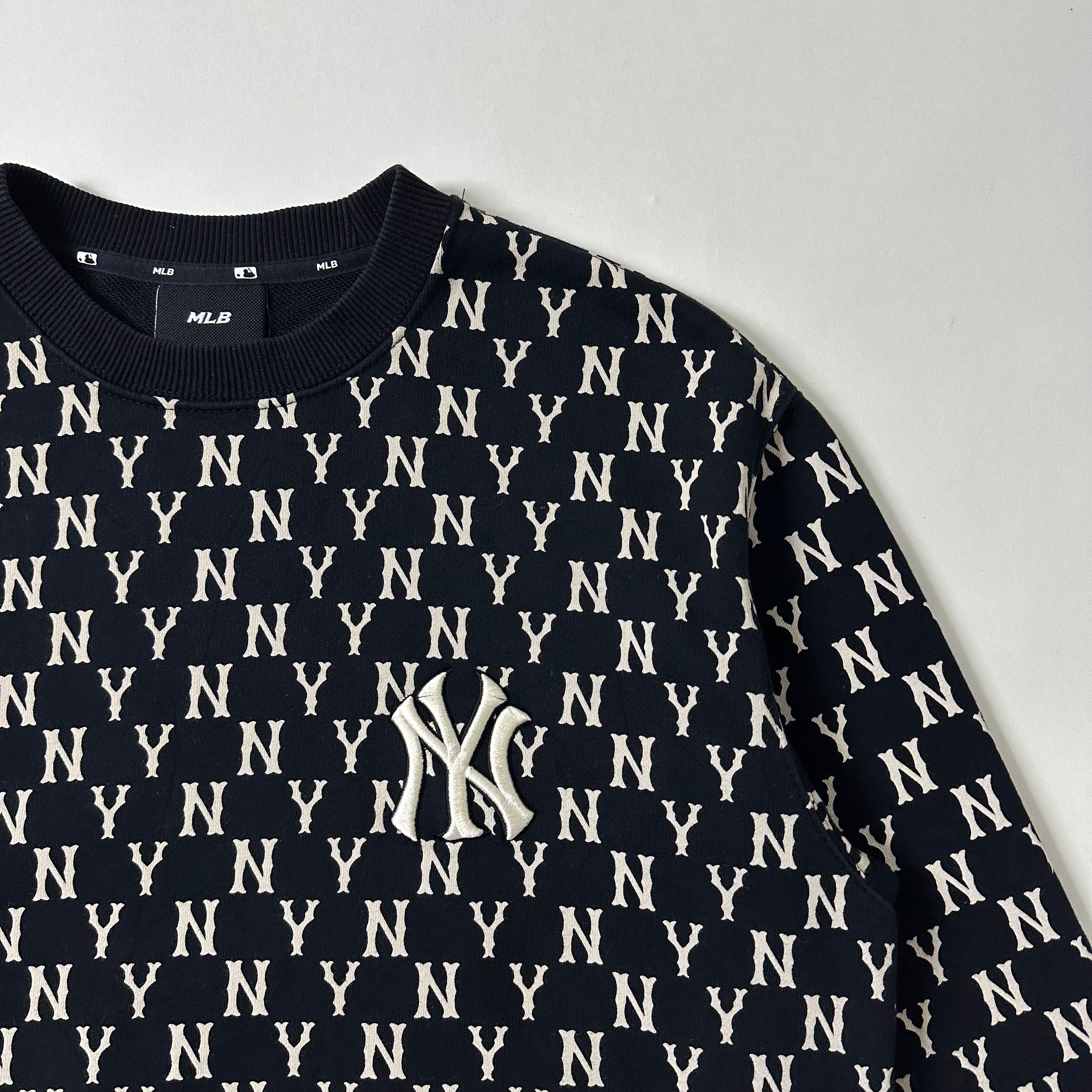 MLB NY Yankees Monogram Crewneck Sweatshirt in Black Small on tag (Best Fit Medium)