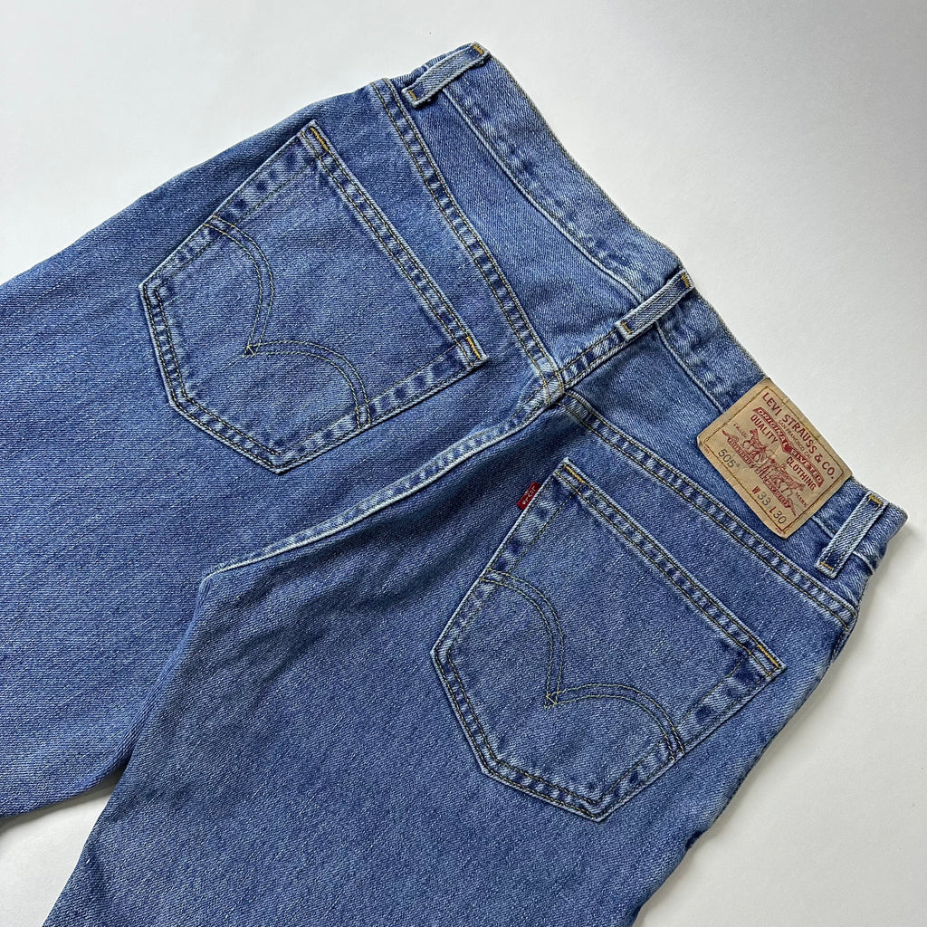 Vintage 2006 Levi’s 505 Regular Straight Fit in Medium Stonewash (Size 33)