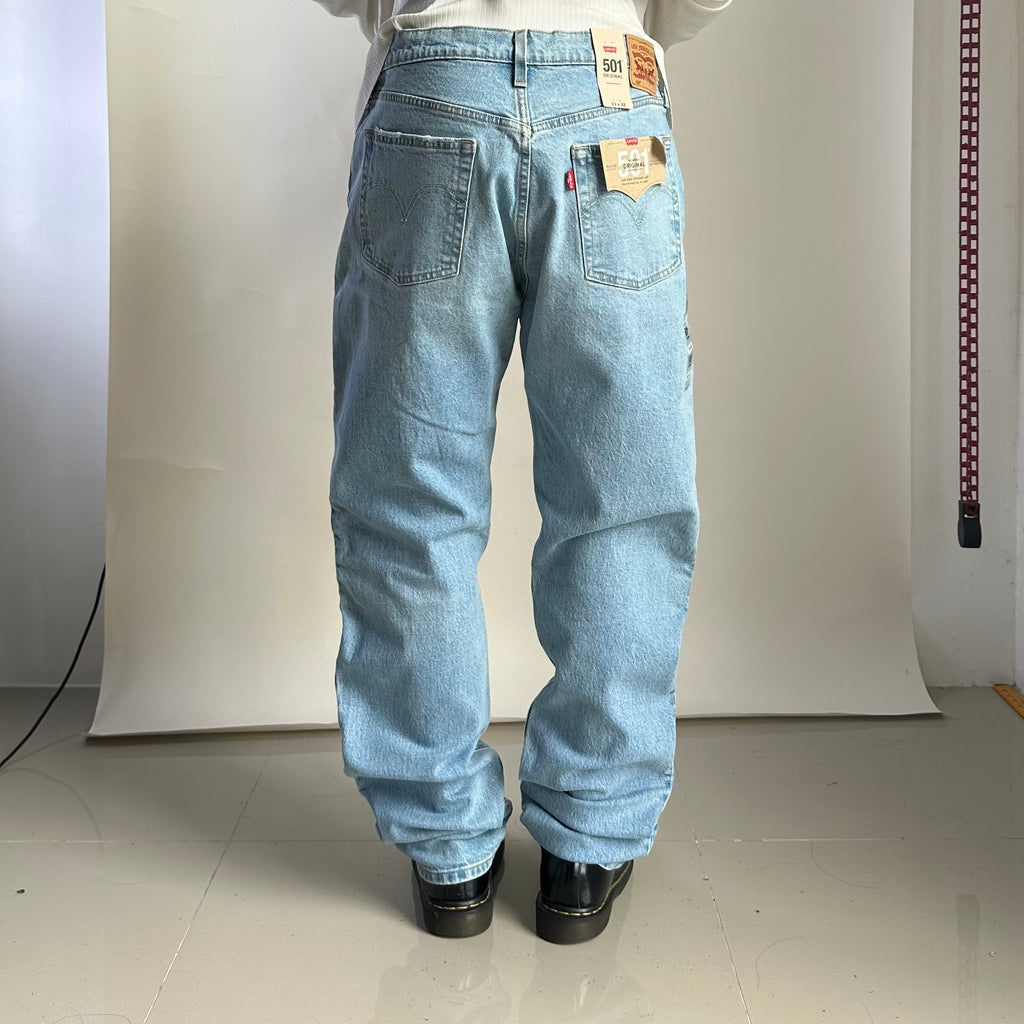 BRAND-NEW Levi’s 501 Women’s High Rise Straight Leg Jeans in Light Wash Blue (Size 33)