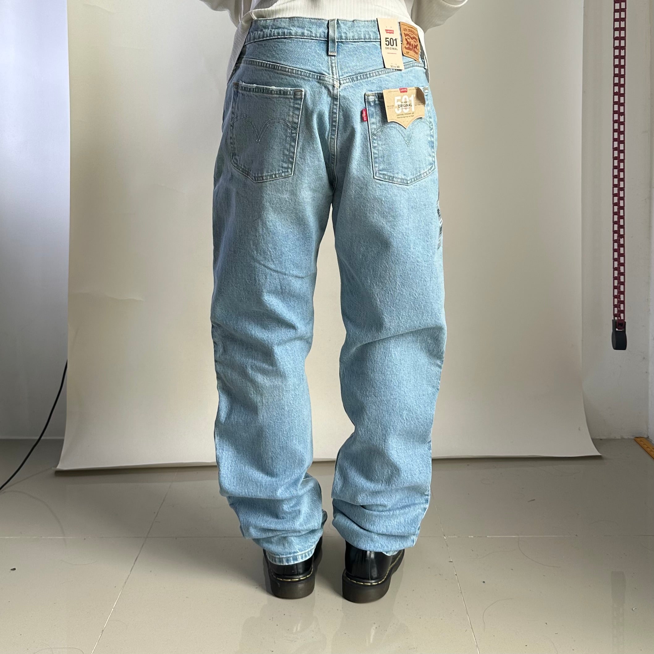 BRAND-NEW Levi’s 501 Women’s High Rise Straight Leg Jeans in Light Wash Blue (Size 33)