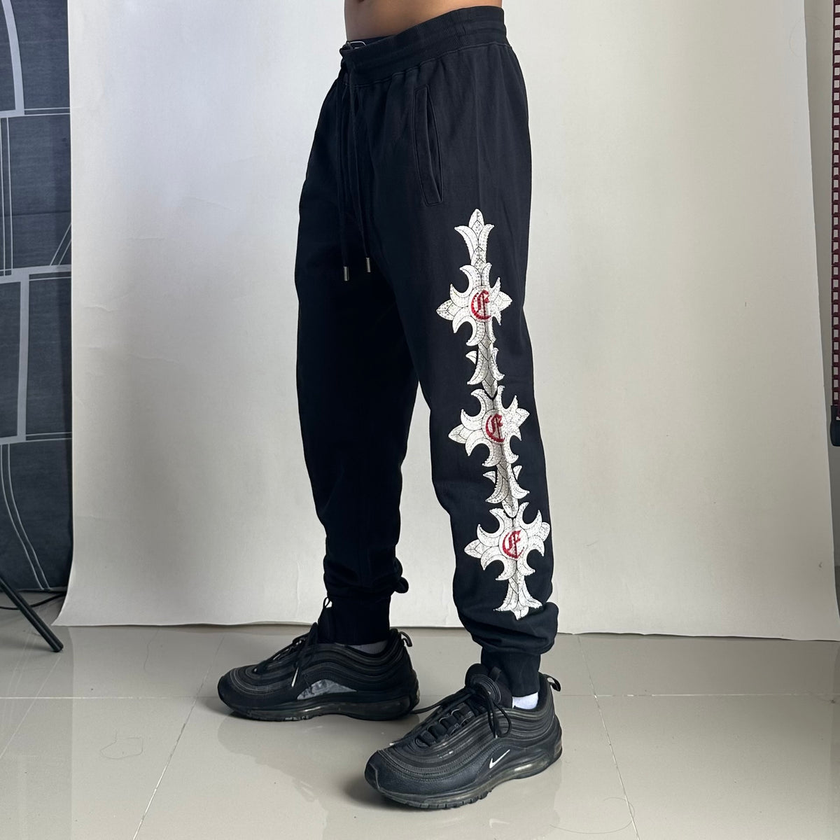Ed Hardy Cross Jogger Pants in Black (Size Small 30-36)