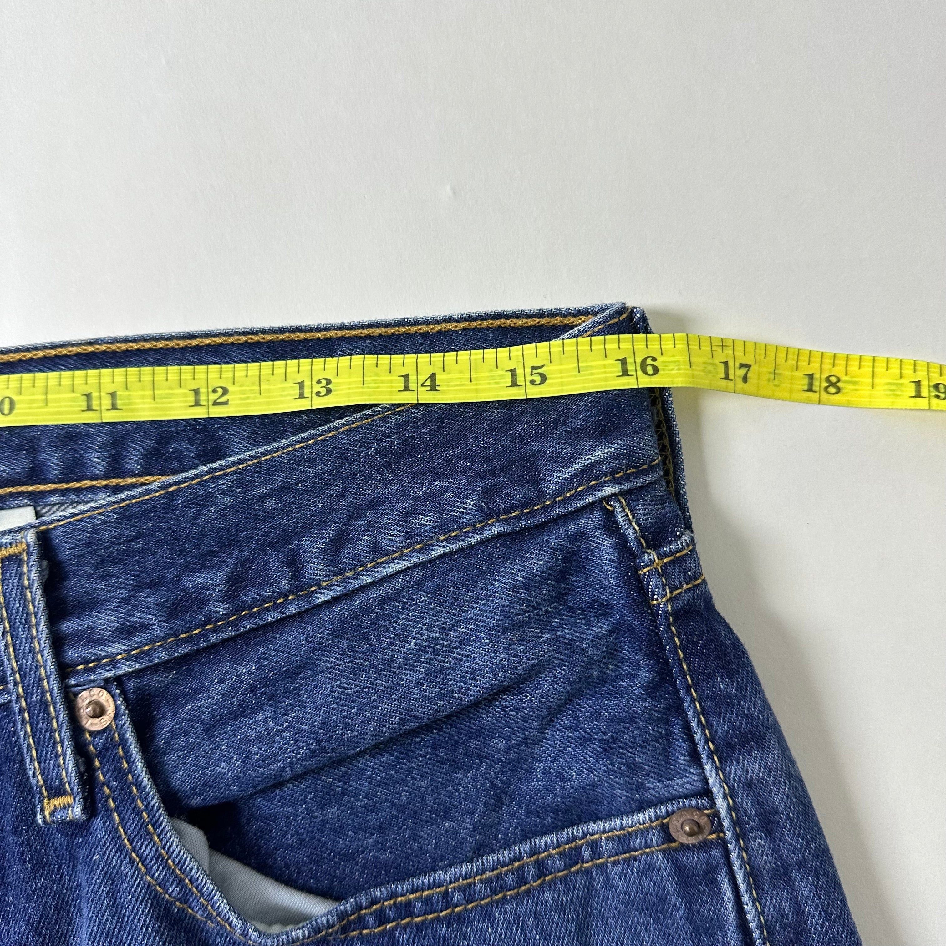 Vintage 2003 Levi’s 501 Original Fit Jeans Extended Patch Button Fly in Medium Wash (Size 33)