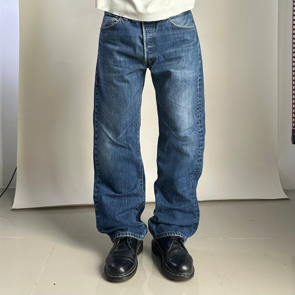 Levi’s 501 Original Fit Jeans Button Fly in Rinse Dark Wash (Size 34)