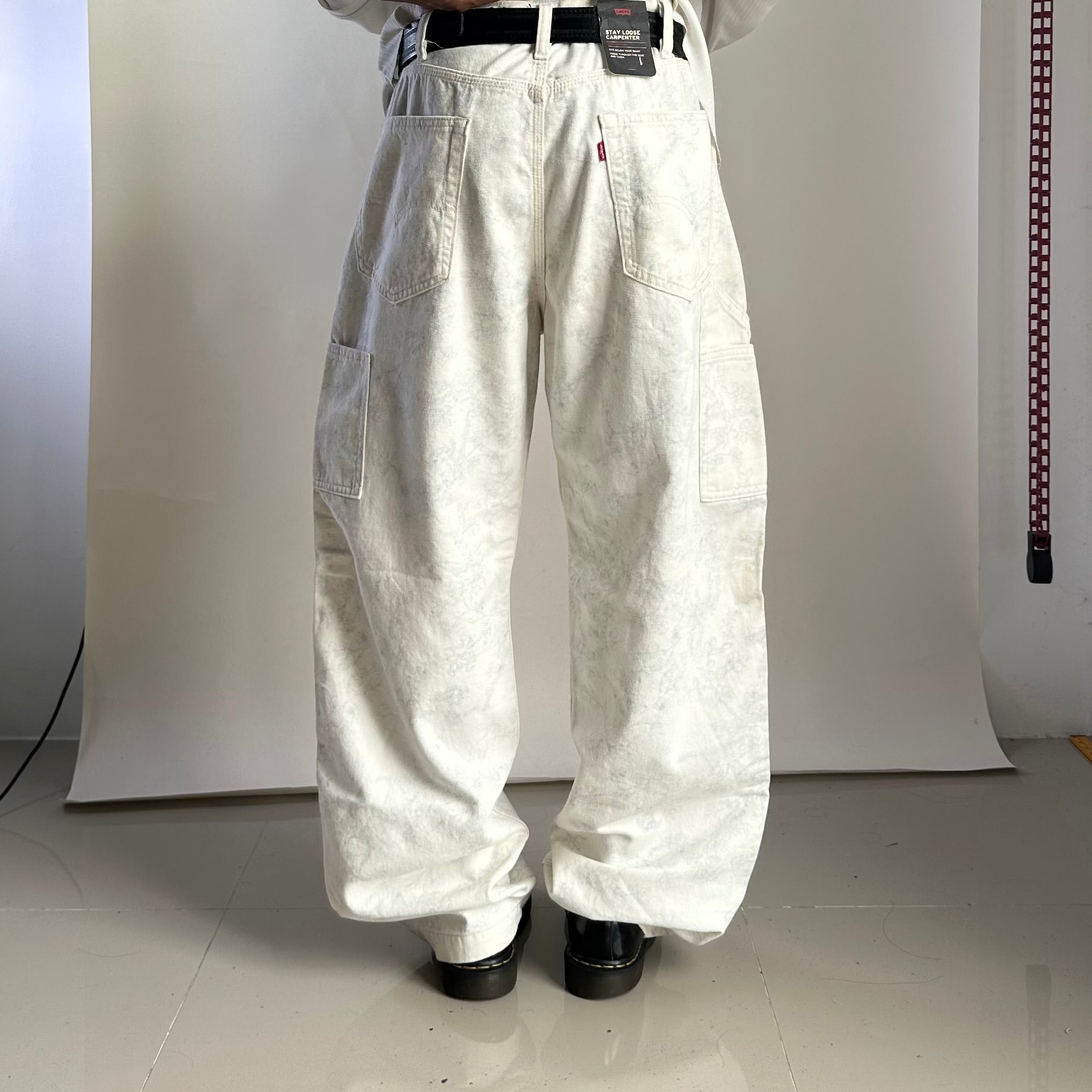 BRAND-NEW Levi’s WellThread Stay Loose Carpenter Pants Big “E” in White abstract indigo wash (Size 34)