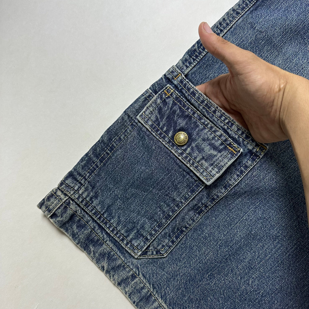 Y2k Levi’s Loose Fit Cargo Jorts (Size 40)