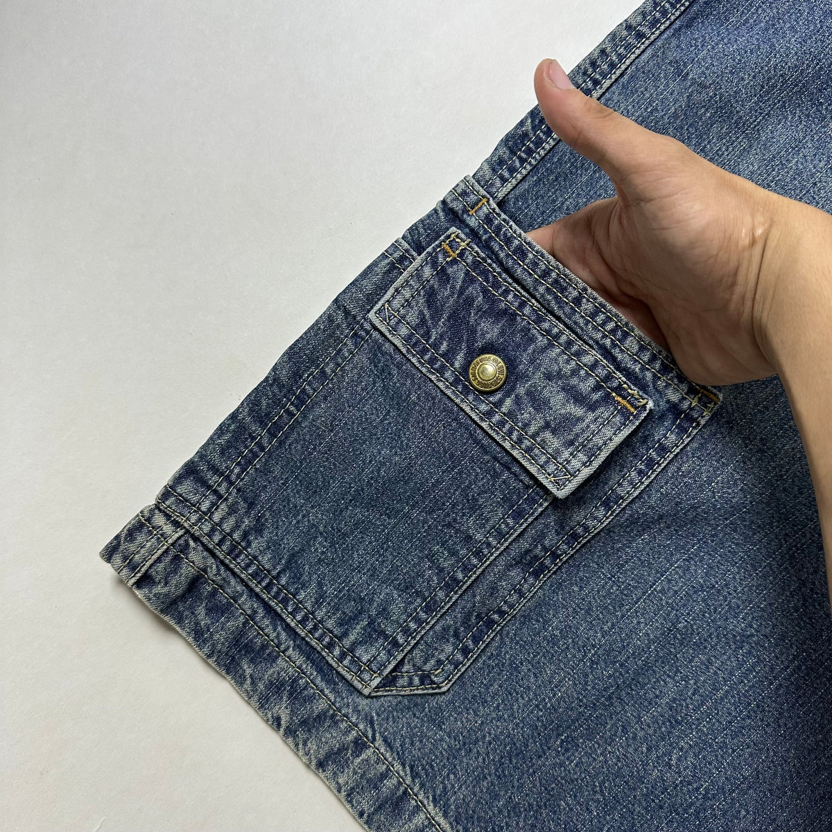 Y2k Levi’s Loose Fit Cargo Jorts (Size 40)