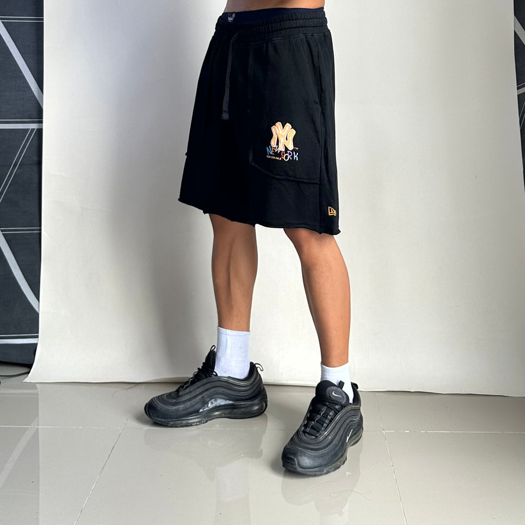 New Era New York Yankees Sweatshorts in Black (Size 28-36) — SOLD