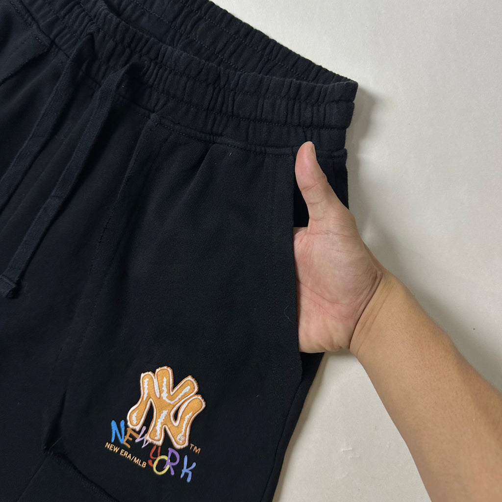 New Era New York Yankees Sweatshorts in Black (Size 28-36) — SOLD