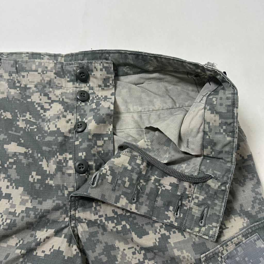 U.S. Army Combat Uniform Pants (ACU) in Universal Camouflage Pattern Size M (31-35)