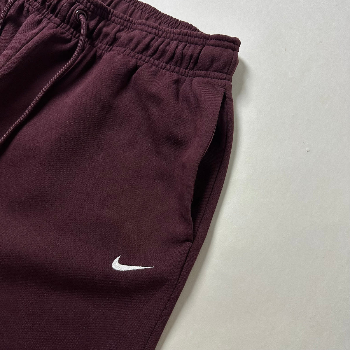 Nike Club Fleece Jogger Pants in Wine Red (Size 28-34)