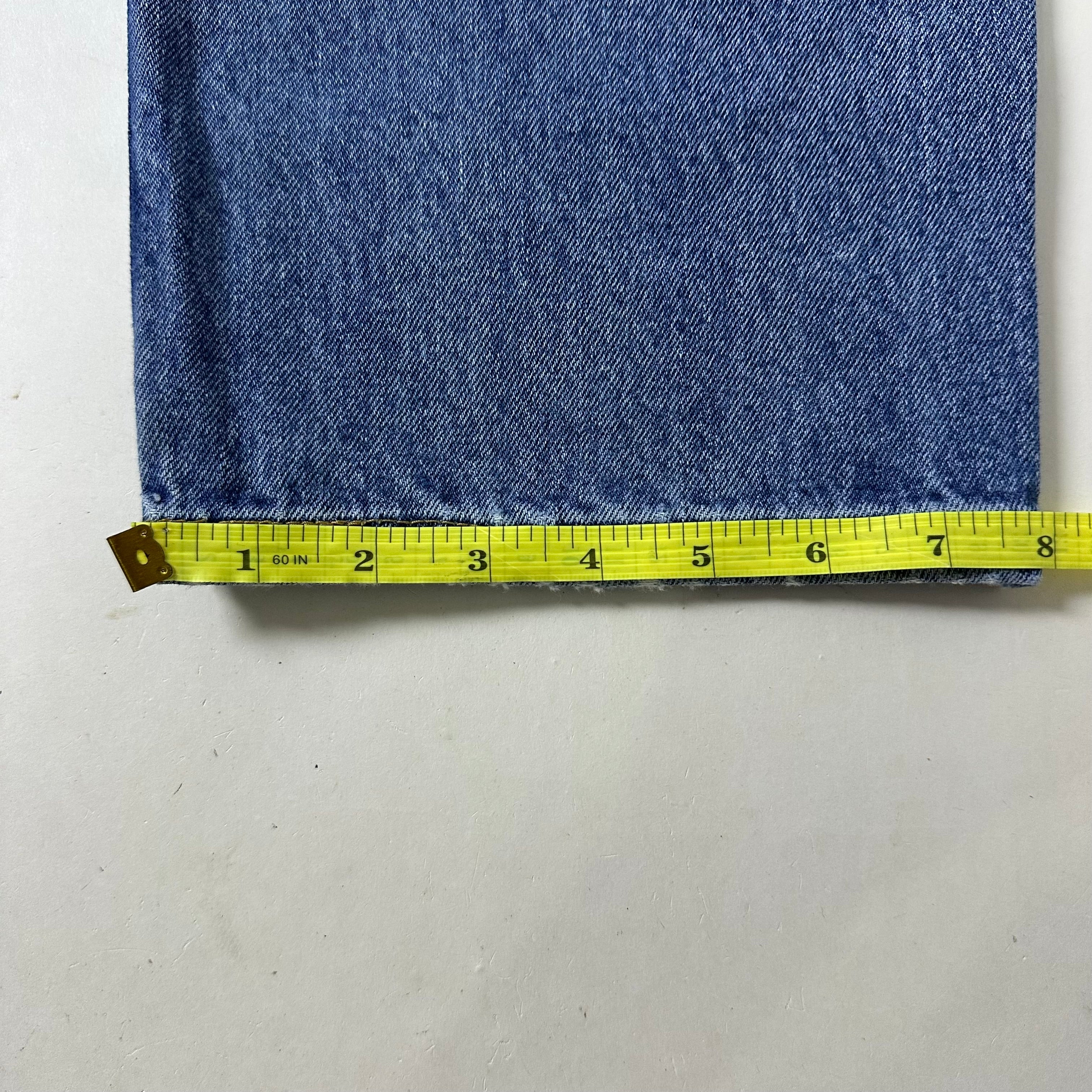 Levi’s 550 Relaxed Fit Jeans in Medium Stonewash (Size 32)