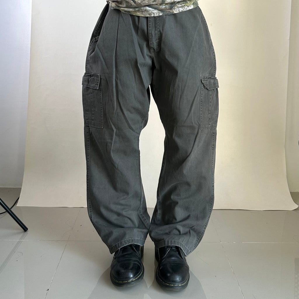 Wrangler Cargo Pants in Dark Gray (Size 38)