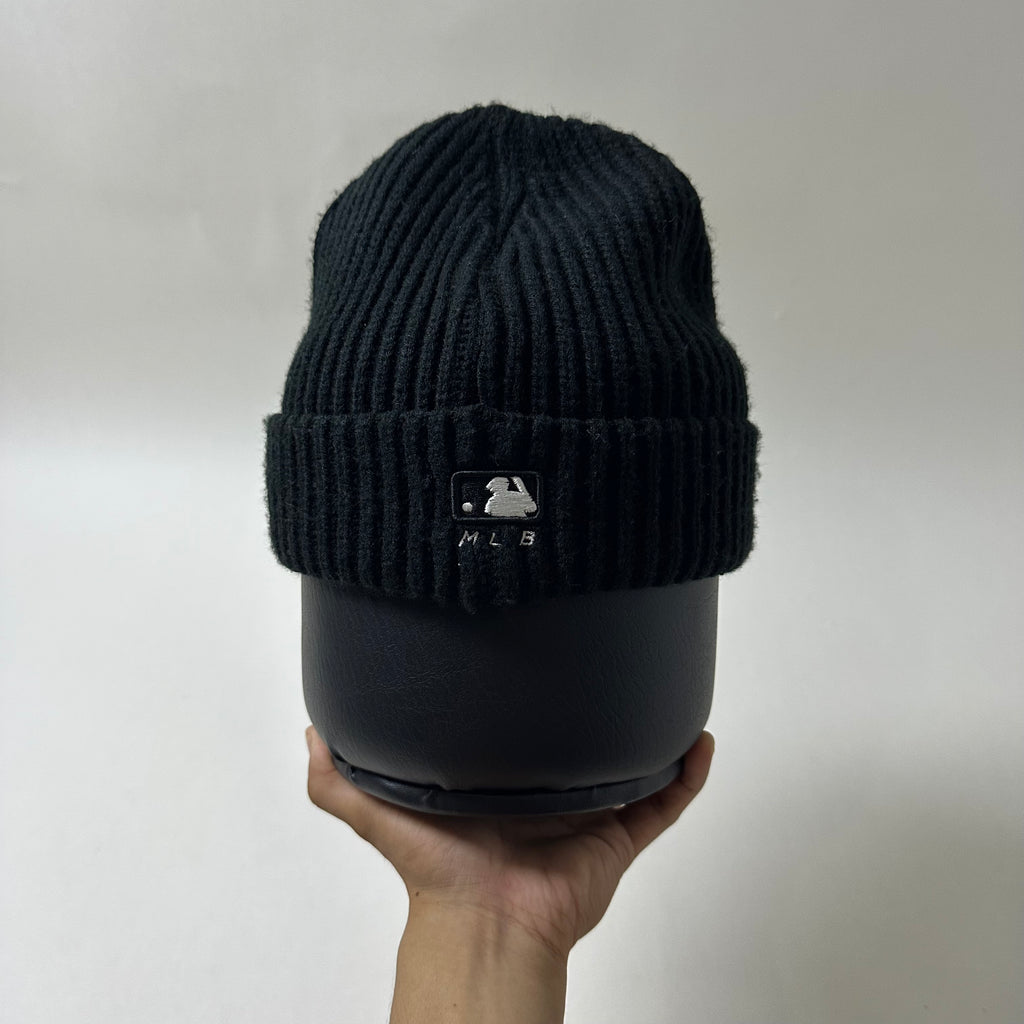 MLB NY Yankees Embroidered Logo Ribbed-knit Beanie in Black (One Size)