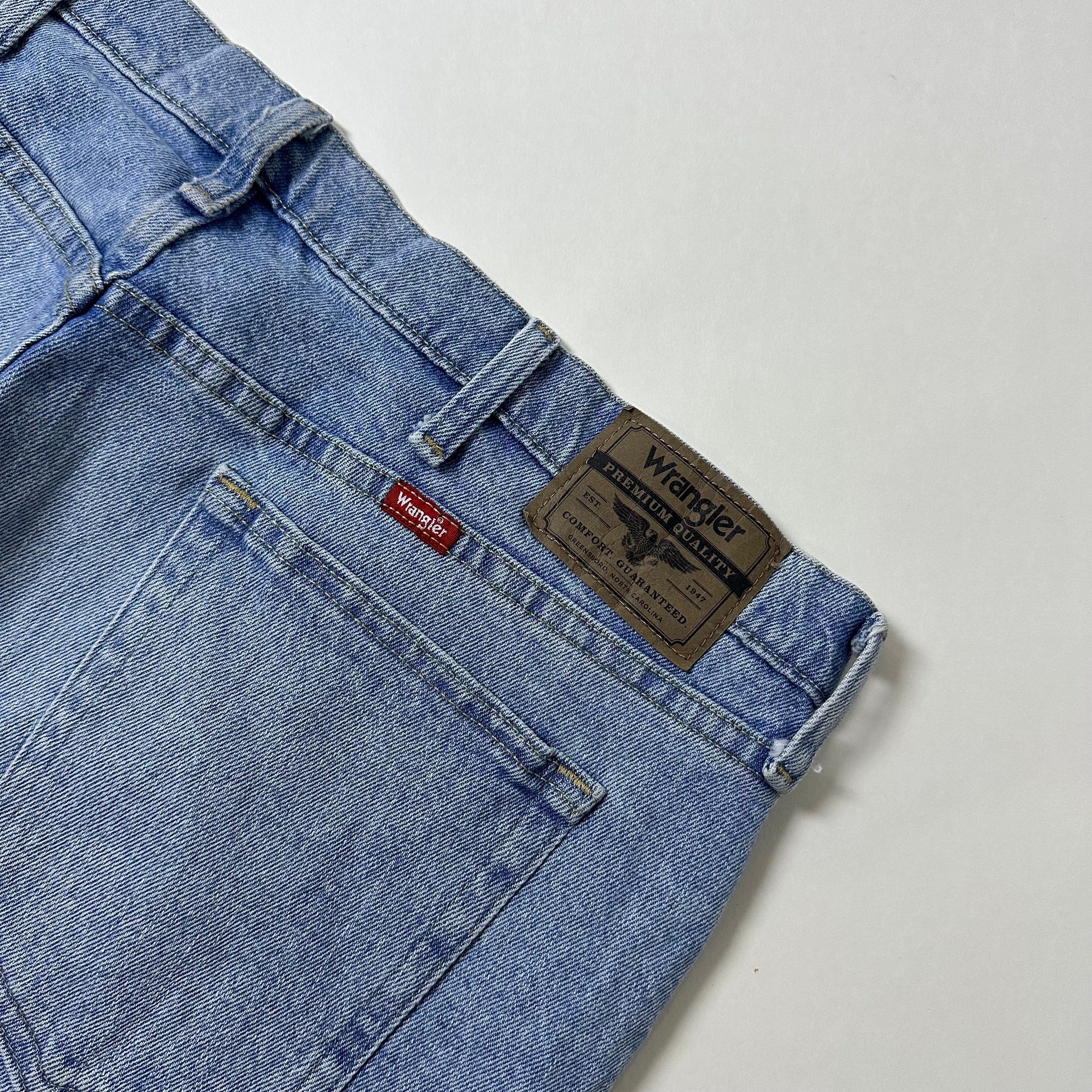 Wrangler Light Washed Jorts (Size 38)