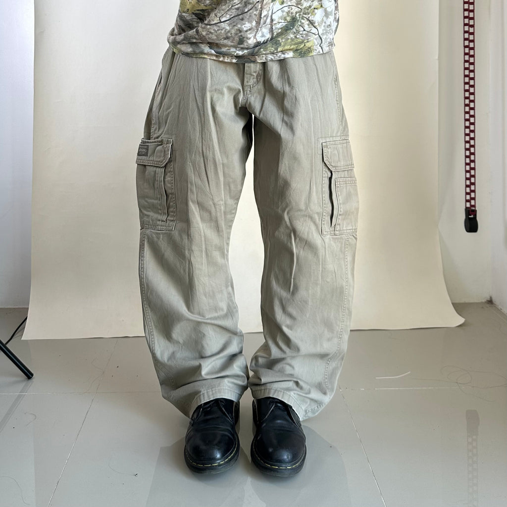 Wrangler Cargo Pants in Khaki (Size 36)