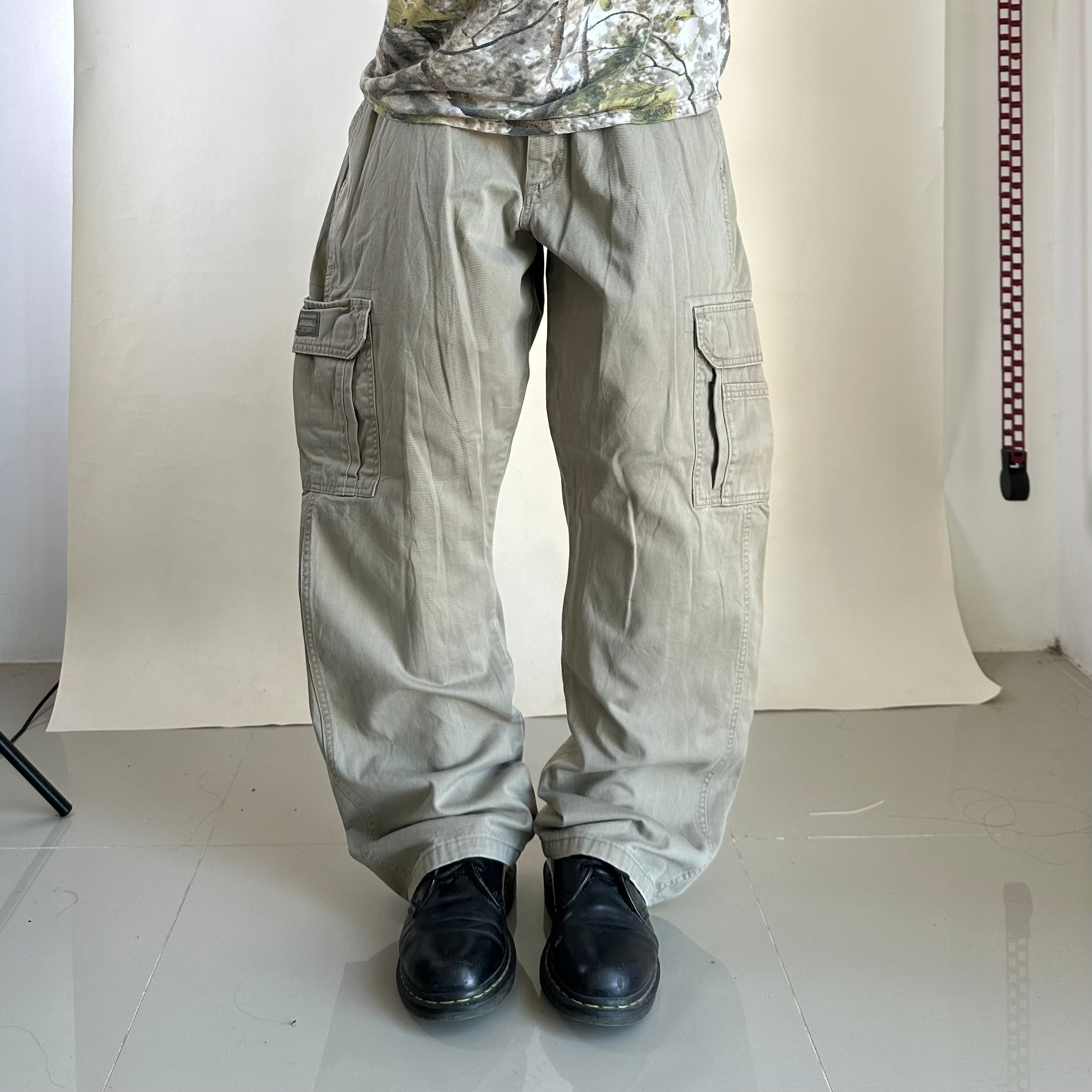 Wrangler Cargo Pants in Khaki (Size 36)