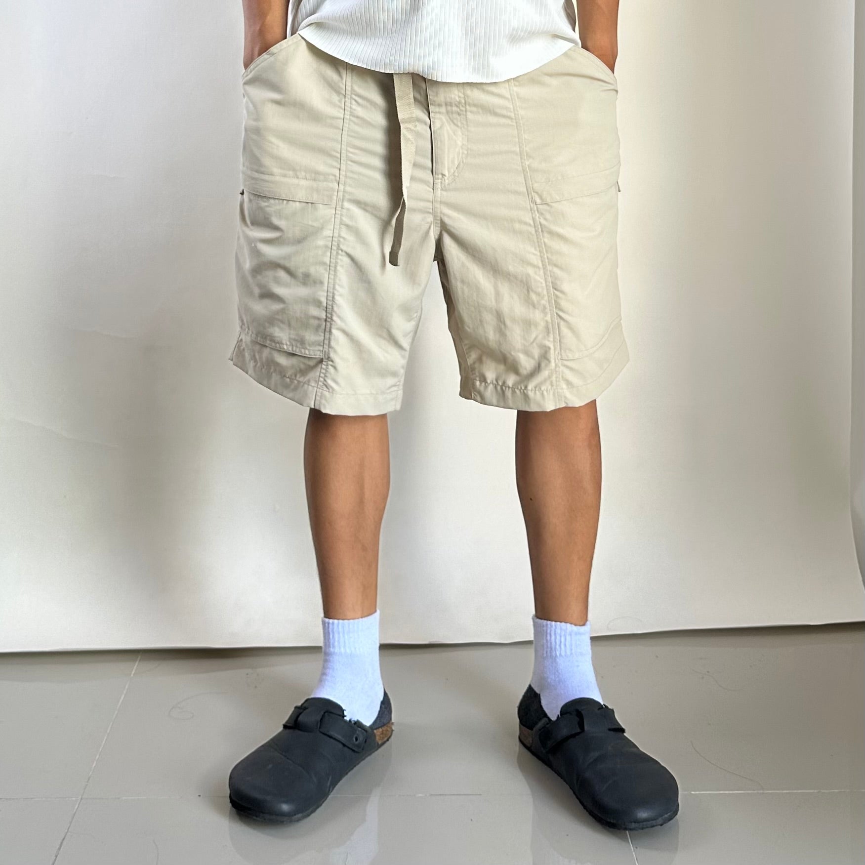 Uniqlo Geared Shorts Beige (Size 33-36)