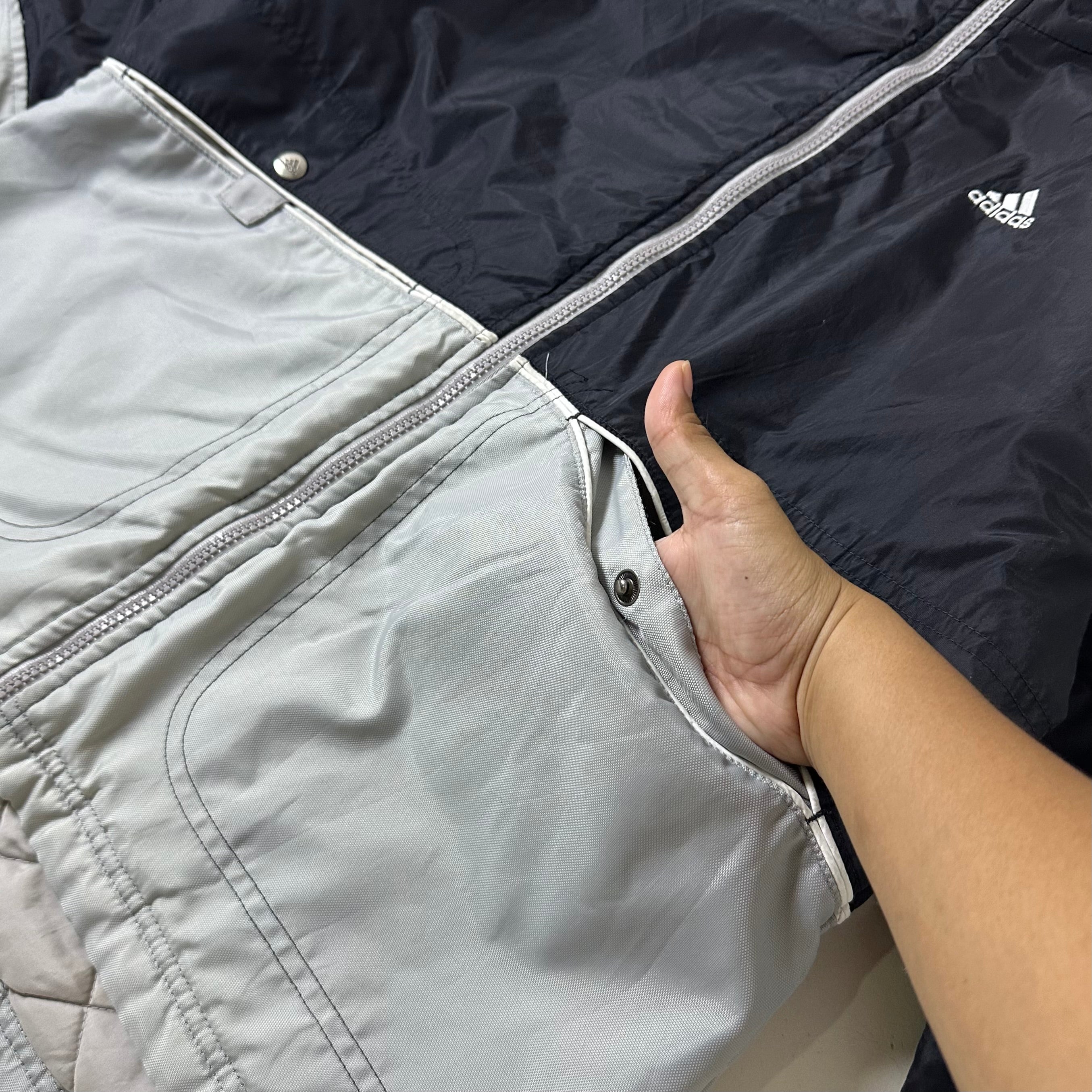 Vintage Adidas Windbreaker Jacket in Two-toned (Size Large) Boxy Fit