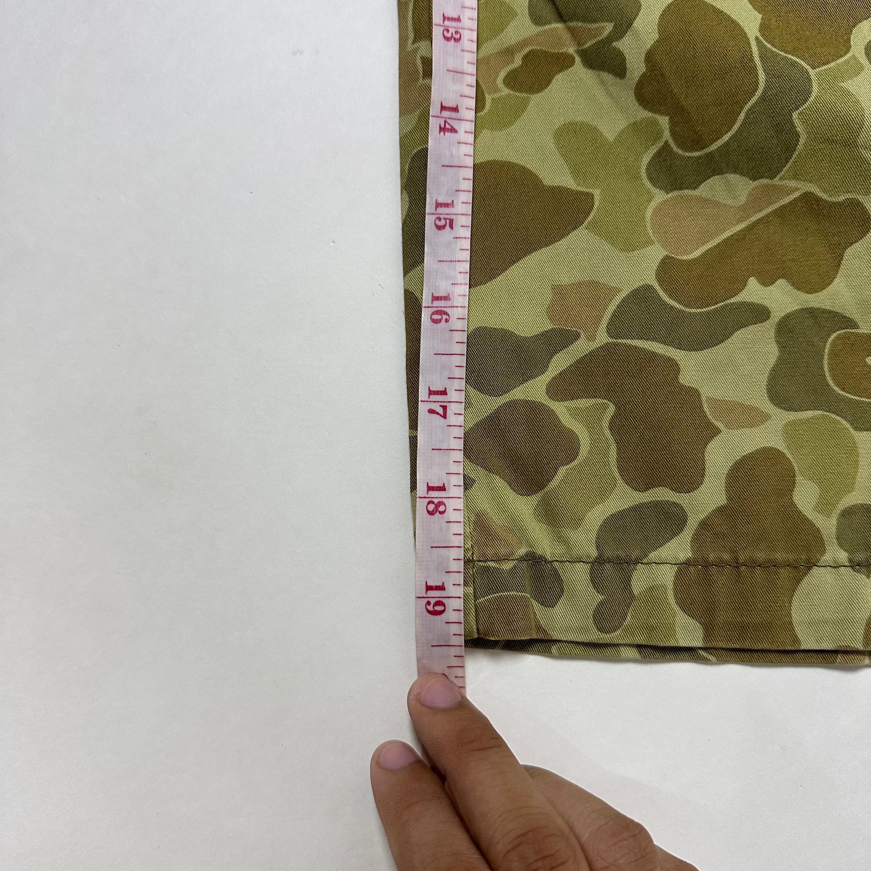 Carhartt WIP Johnson Bermuda Camo Shorts Size 30
