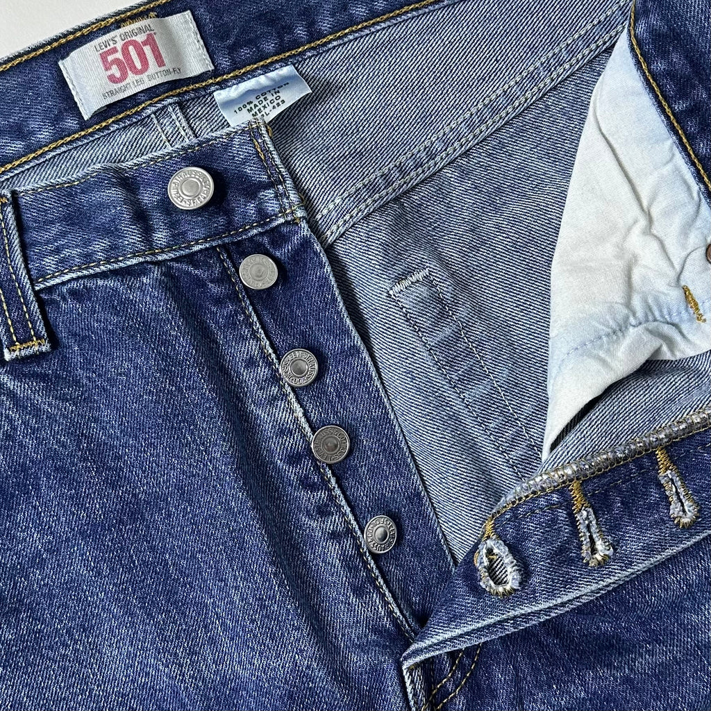 Levi’s 501 Original Fit Jeans Button Fly in Rinse Dark Wash (Size 34)